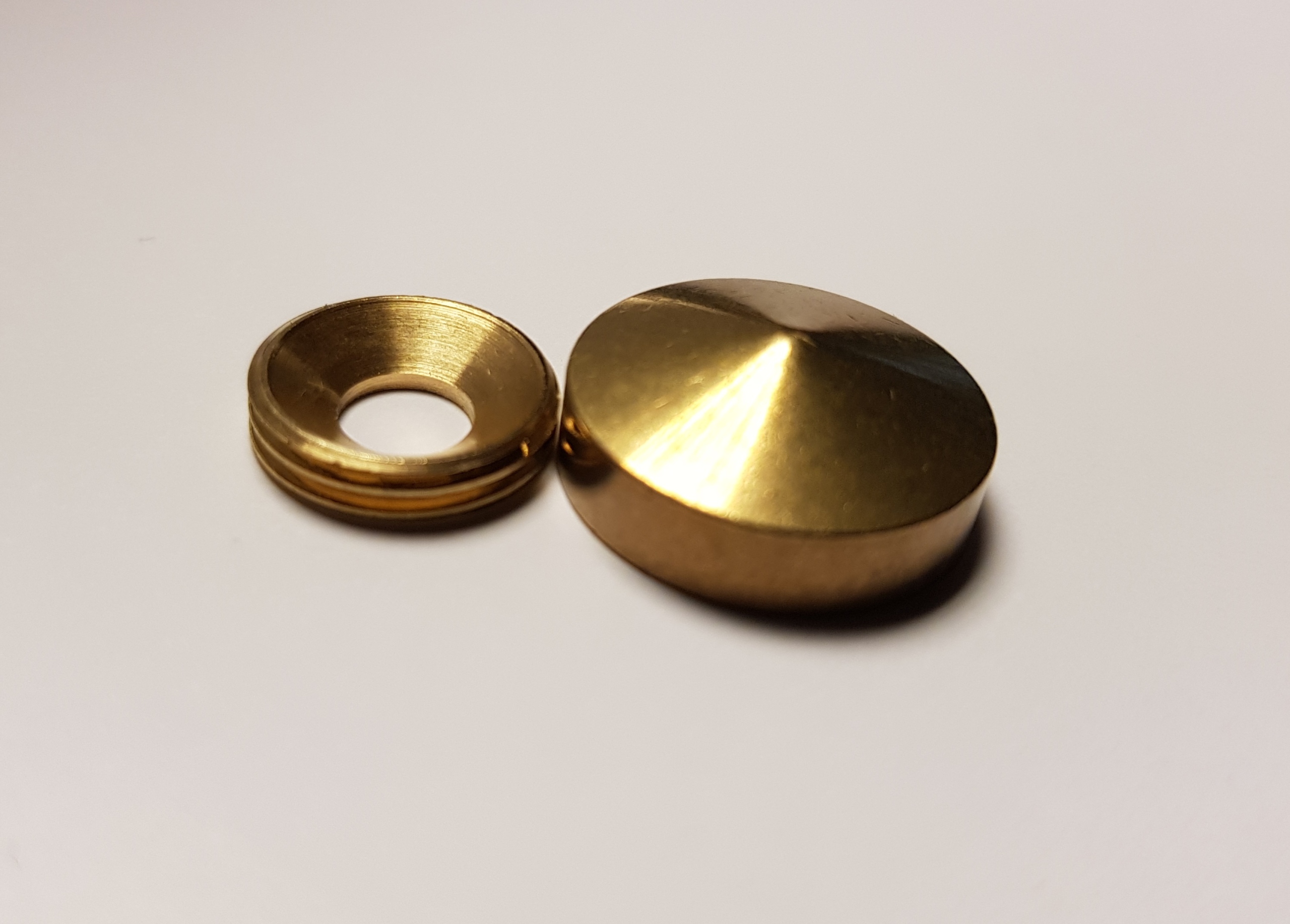 ZAŚLEPKA MOSIĘŻNA 18 MM STOŻEK DO SZYLDÓW