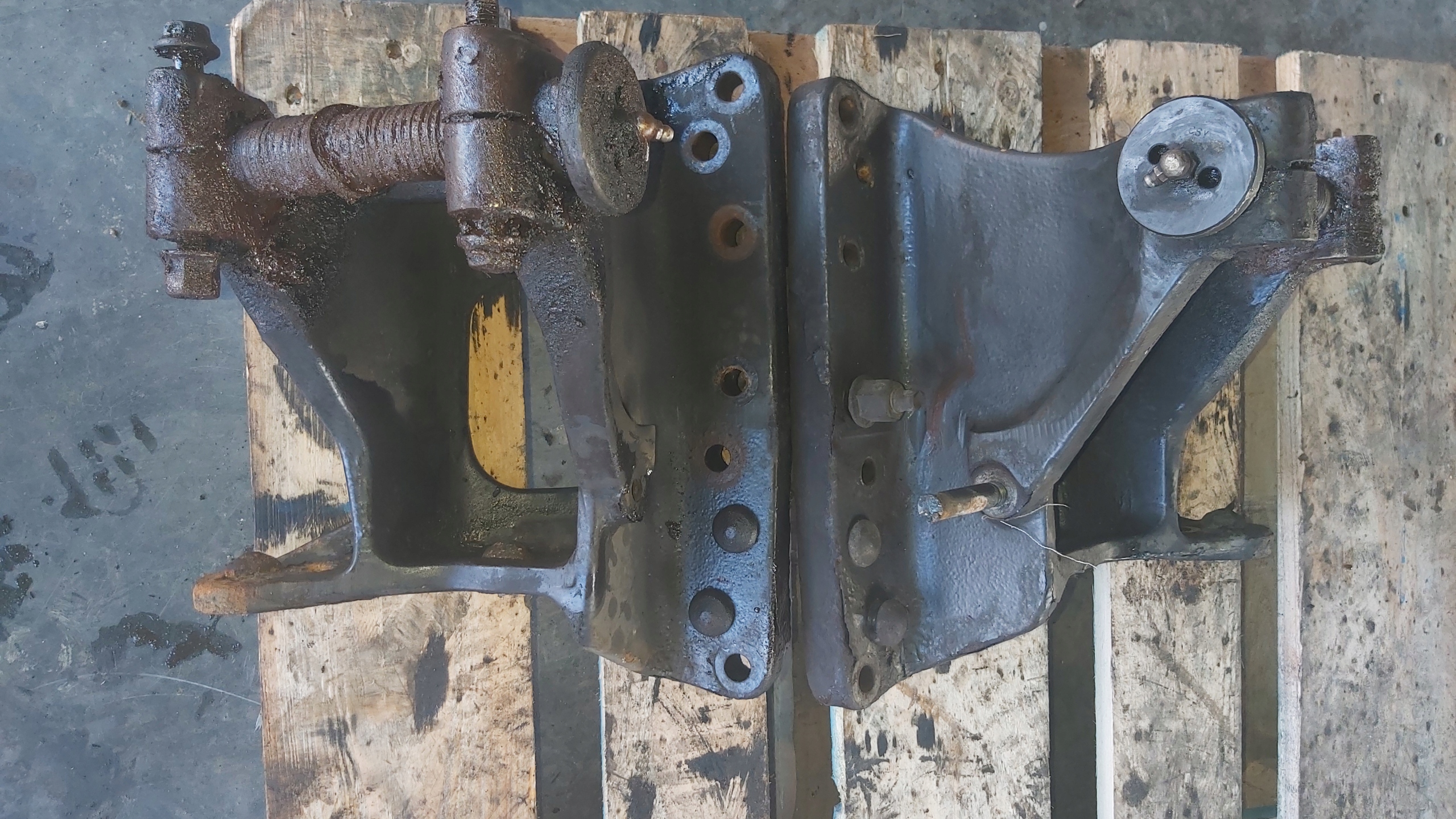 WSPORNIK UCHWYT RESORU VOLVO FH 12