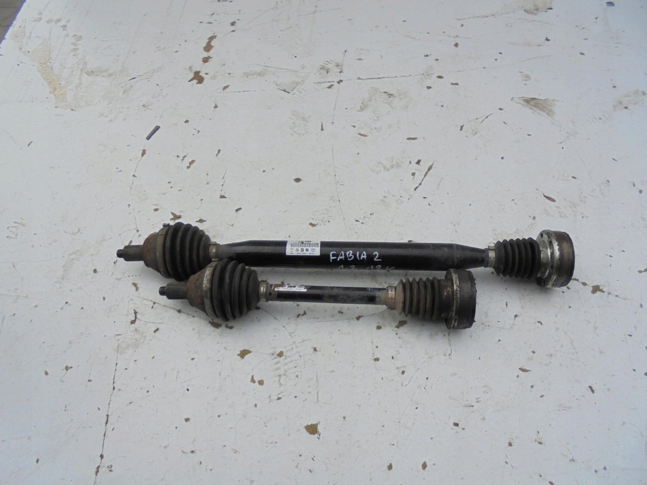 PÓŁOŚ PRAWA SKODA FABIA 2 1.2 12V