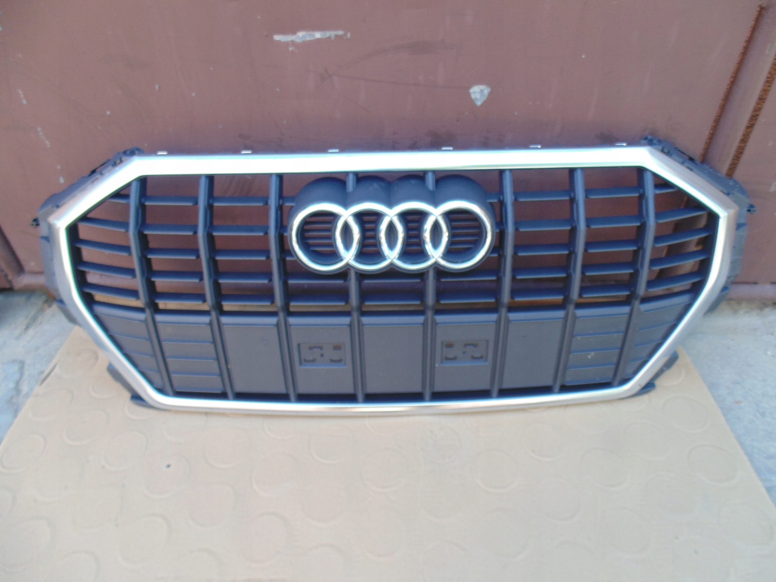 Решітка Решітка радіатора Audi Q3 83A3a853651