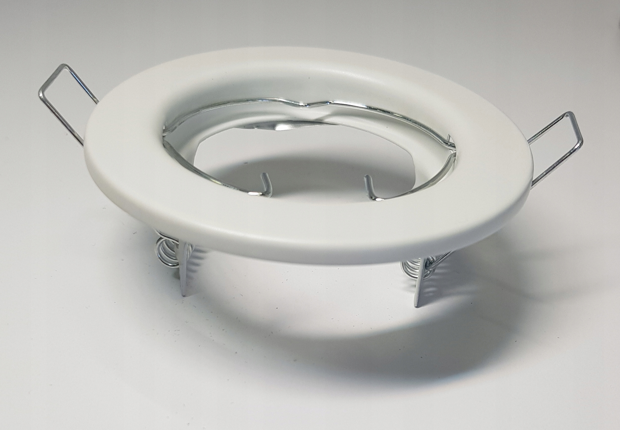 OPRAWA HALOGENOWA LED STAŁA BIAŁA + GNIAZDO GU10 Rodzaj sufitowa wpuszczana