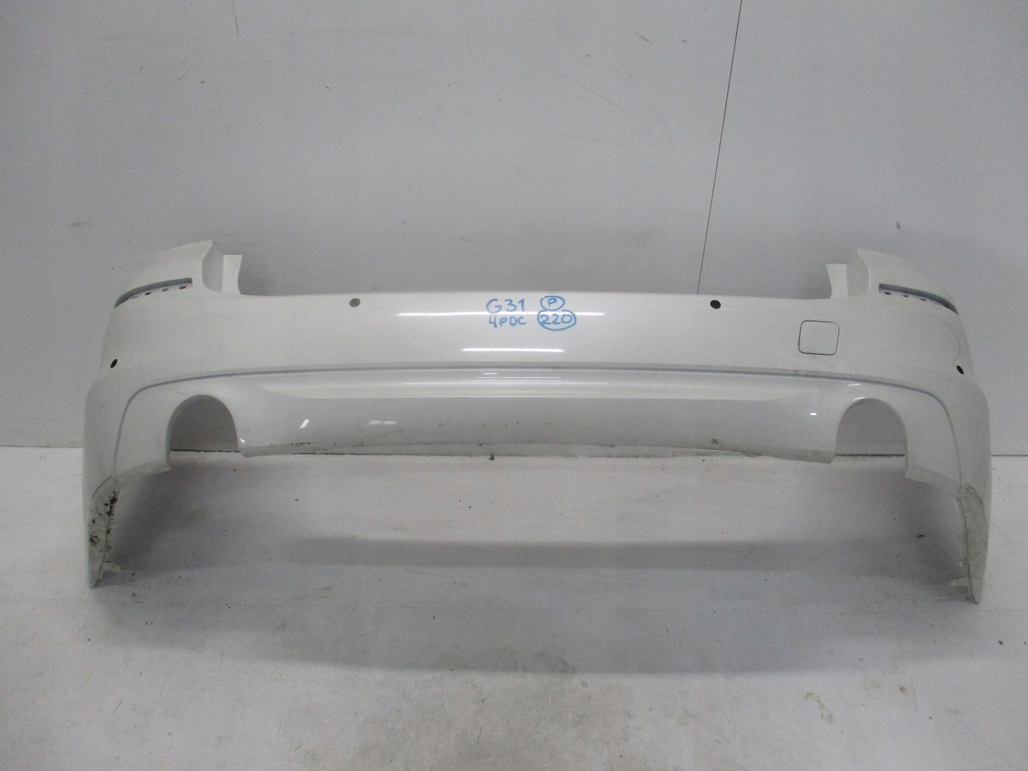 bumper BMW 5 G31 below PDC unprotected rear part