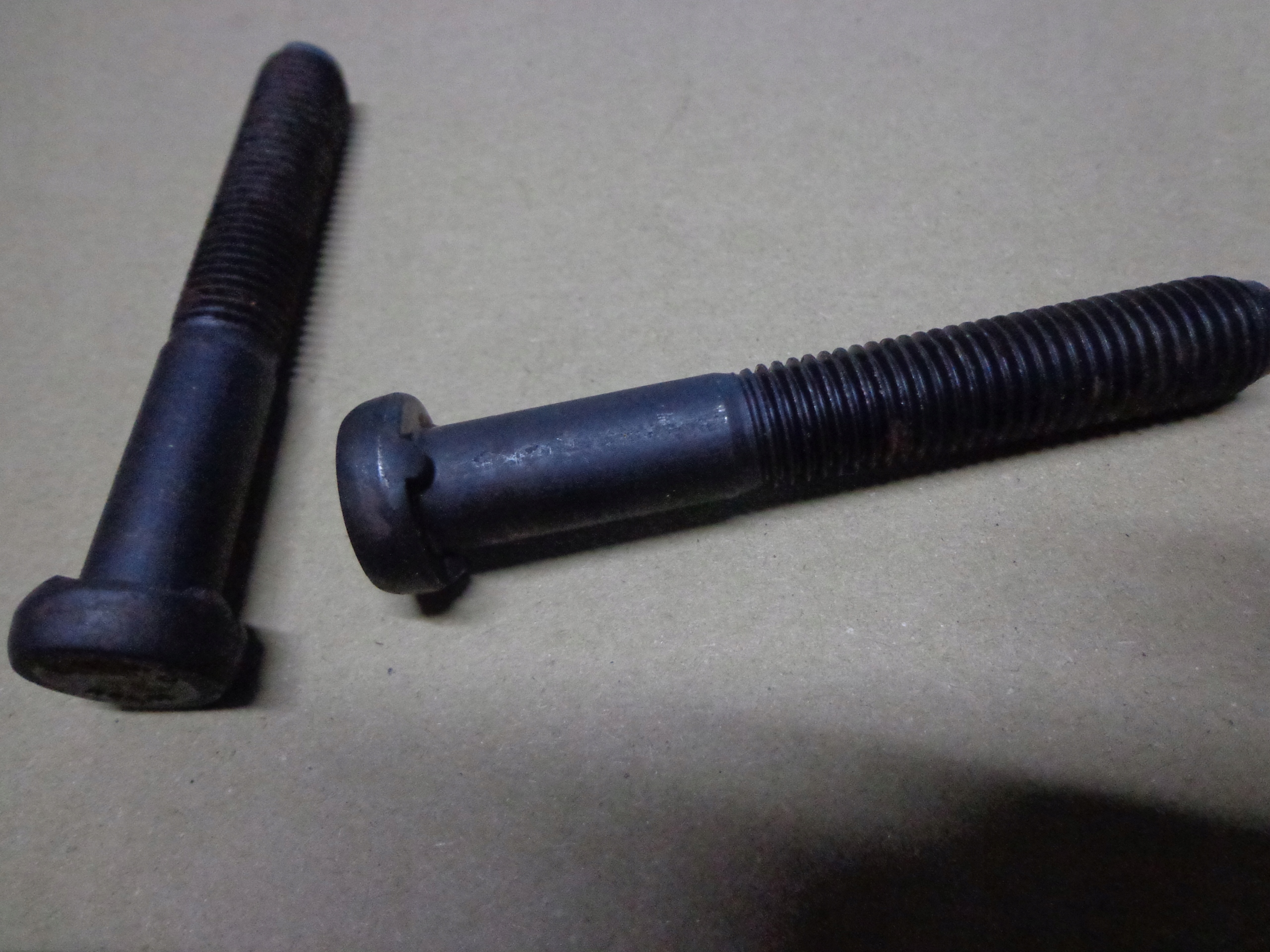 ŚRUBA BELKI RESORA FIAT 126p ,płytki wahacza przód - ORYGINAŁ Numer katalogowy części M10x1,25