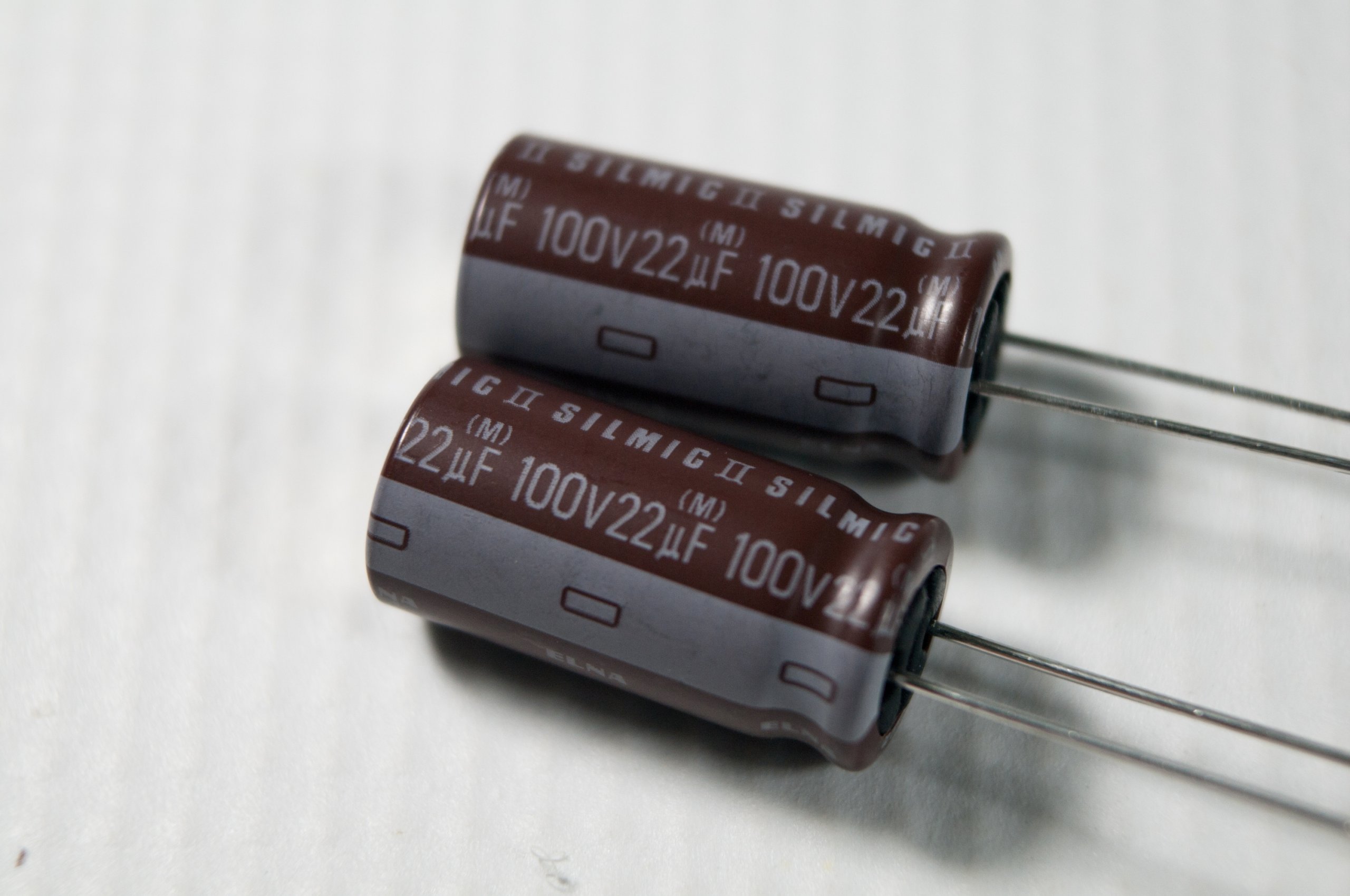

Kondensator 22uF/100V Elna Silmic II Rfs x 2 szt.