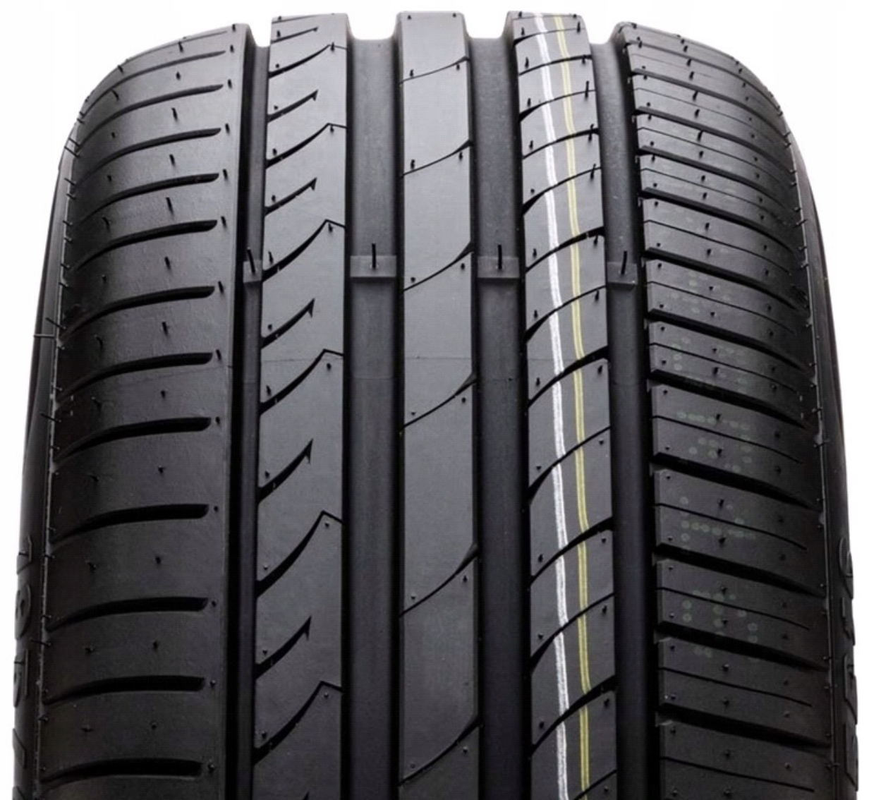 

Tracmax TX3 245/40/20 245/40R20 245/40 R20 Lato
