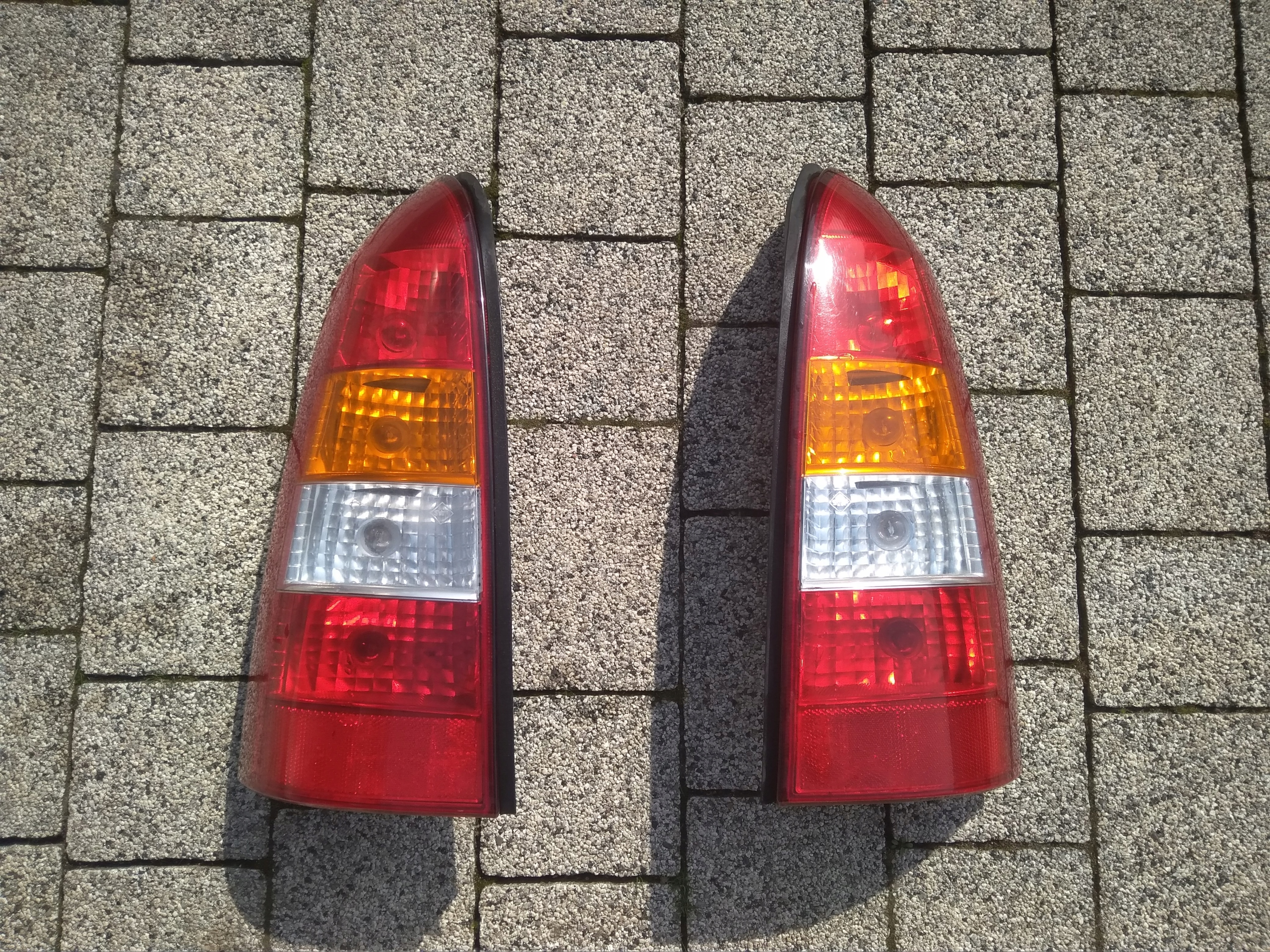 OPEL ASTRA 2 H KOMBI LAMPA TYŁ 1998-08 PRAWA