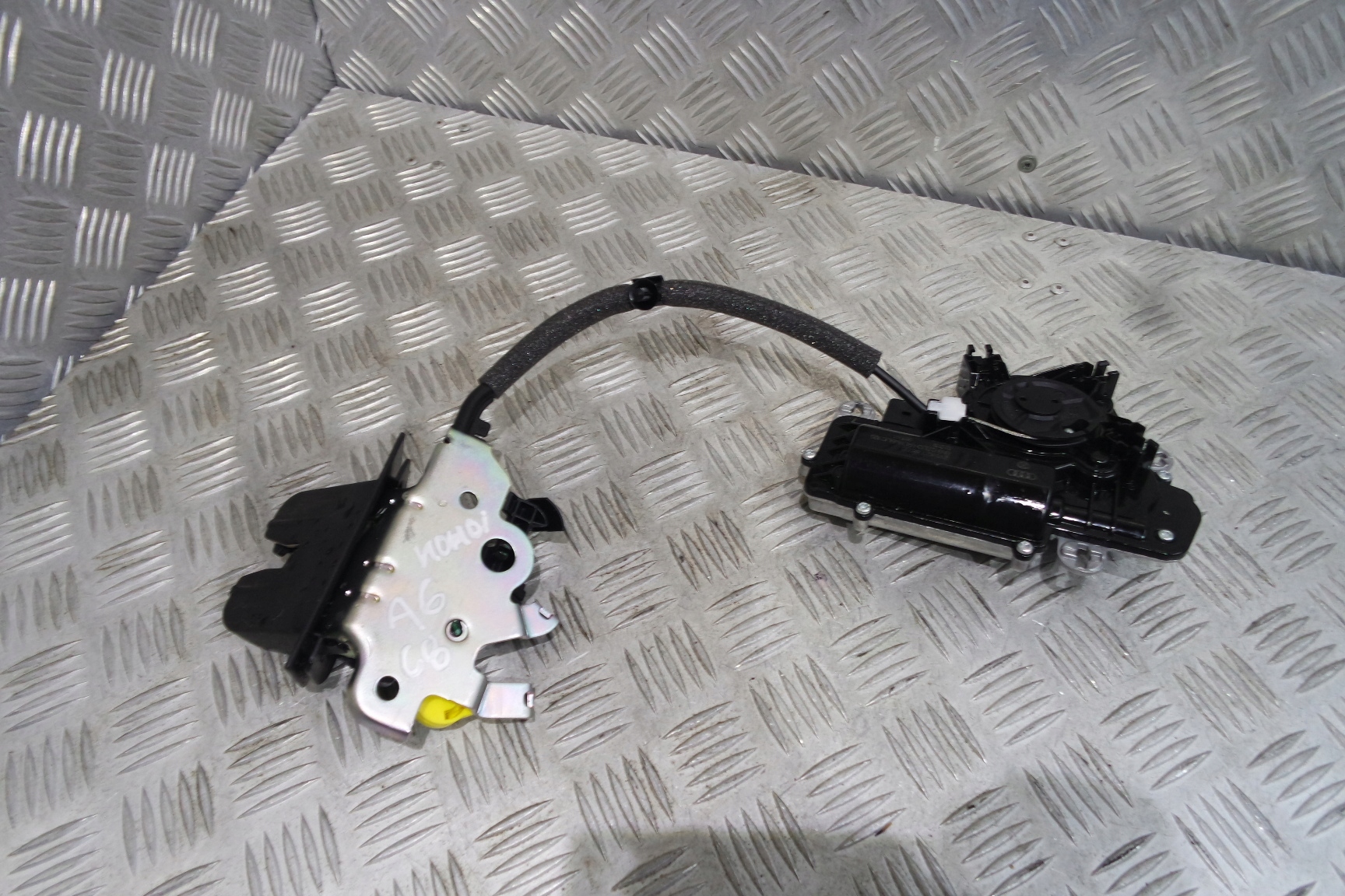 AUDI A6 A7 C8 Q7 Q8 4M замок люка 3V5827887C