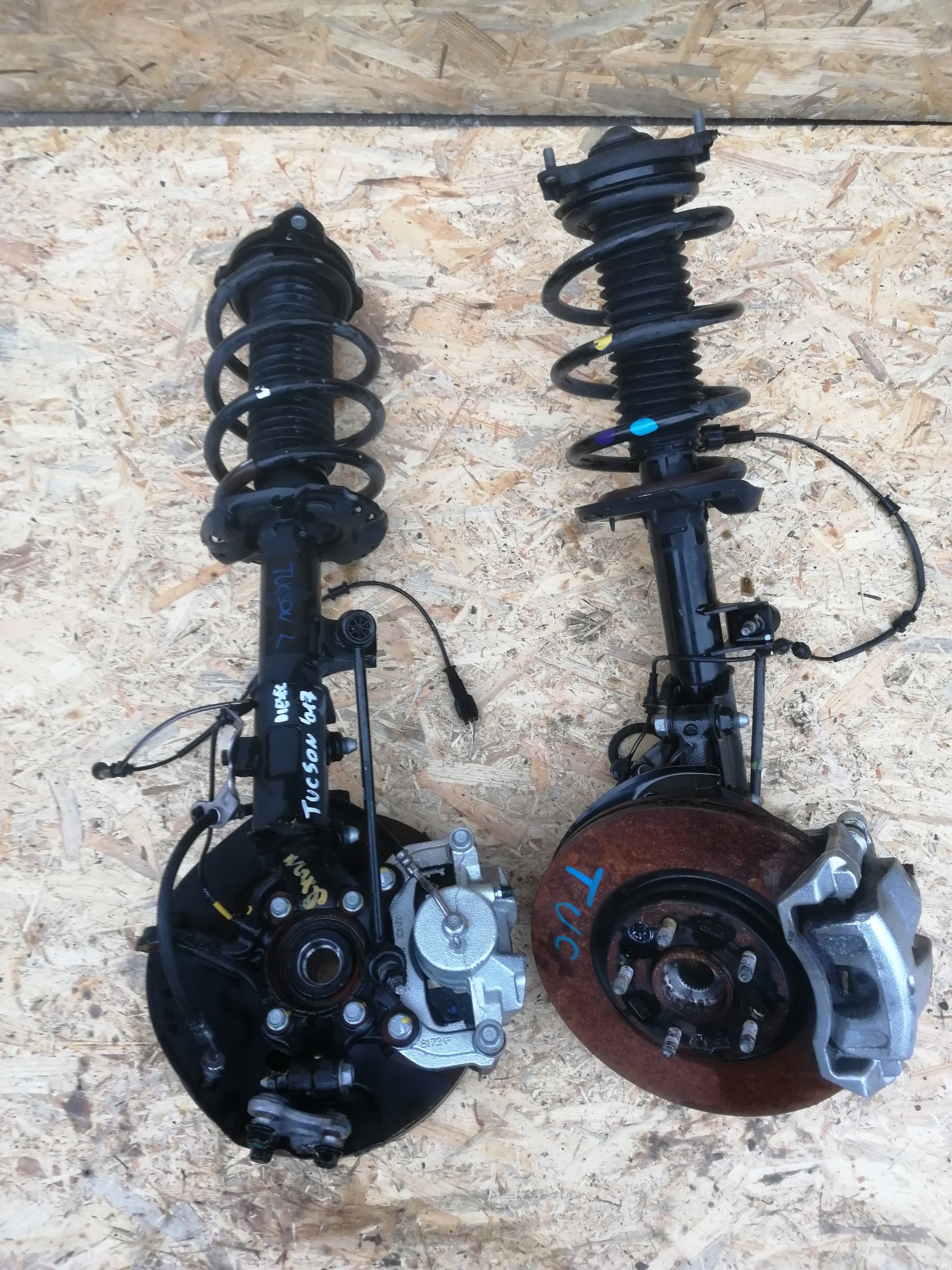 swing shock absorber left HYUNDAI TUCSON II 1.7