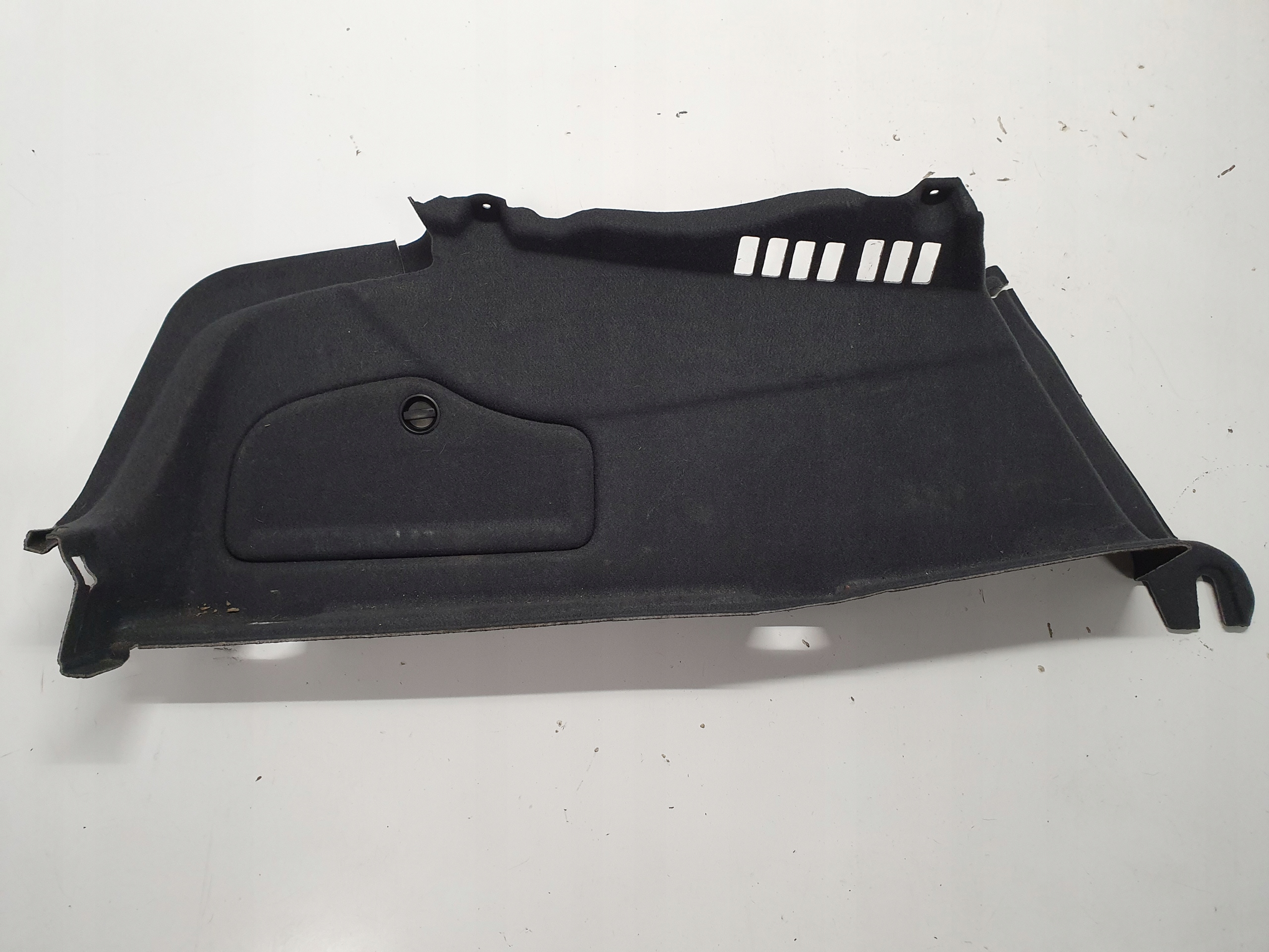 AUDI A6 C7 SEDAN BOCZEK TAPICERKA BAGAŻNIKA LEWY