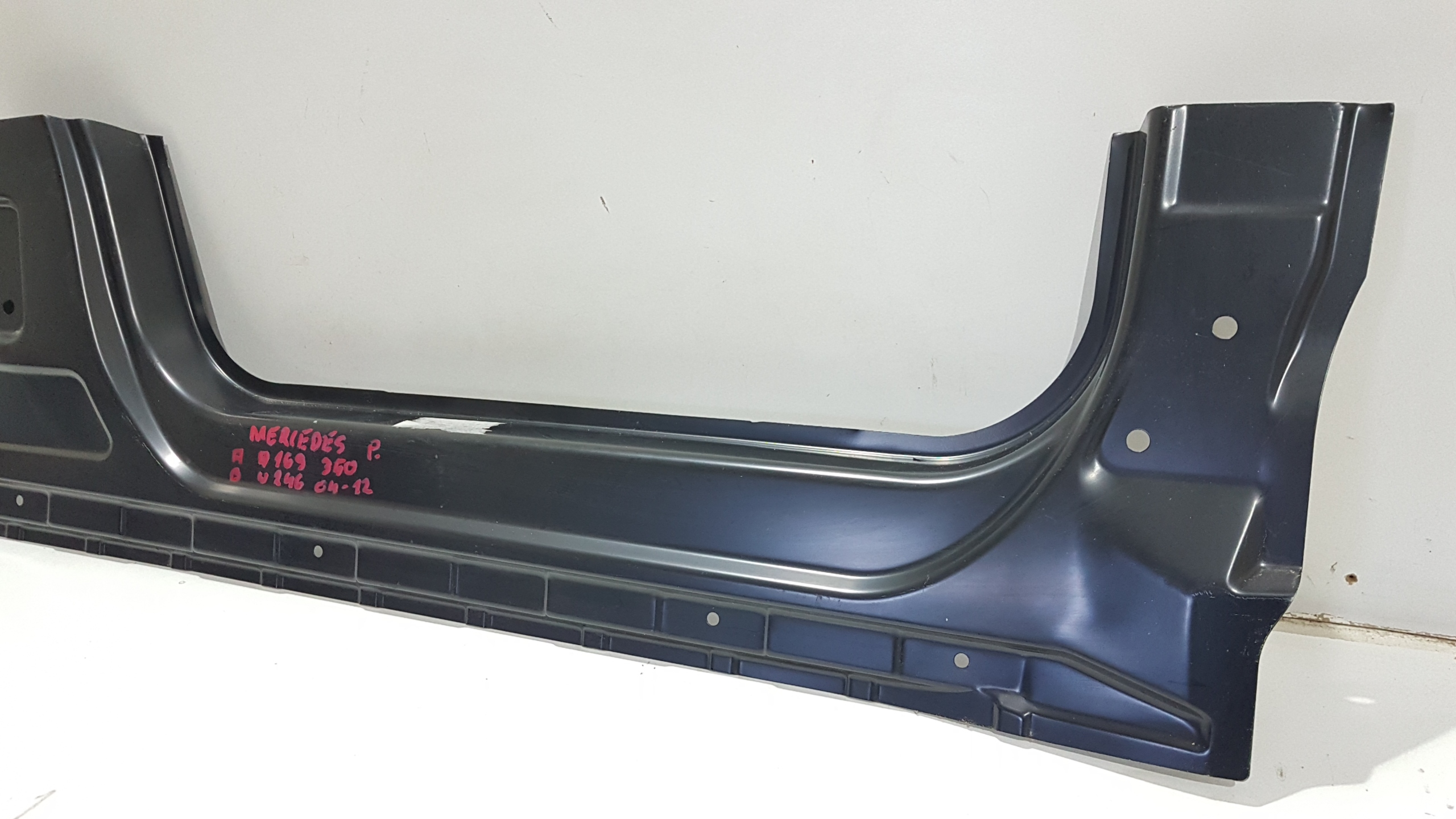 PRÓG PRAWY POSZYCIE PROGU MERCEDES A W169 B W246 Numer katalogowy oryginału A1696372035
