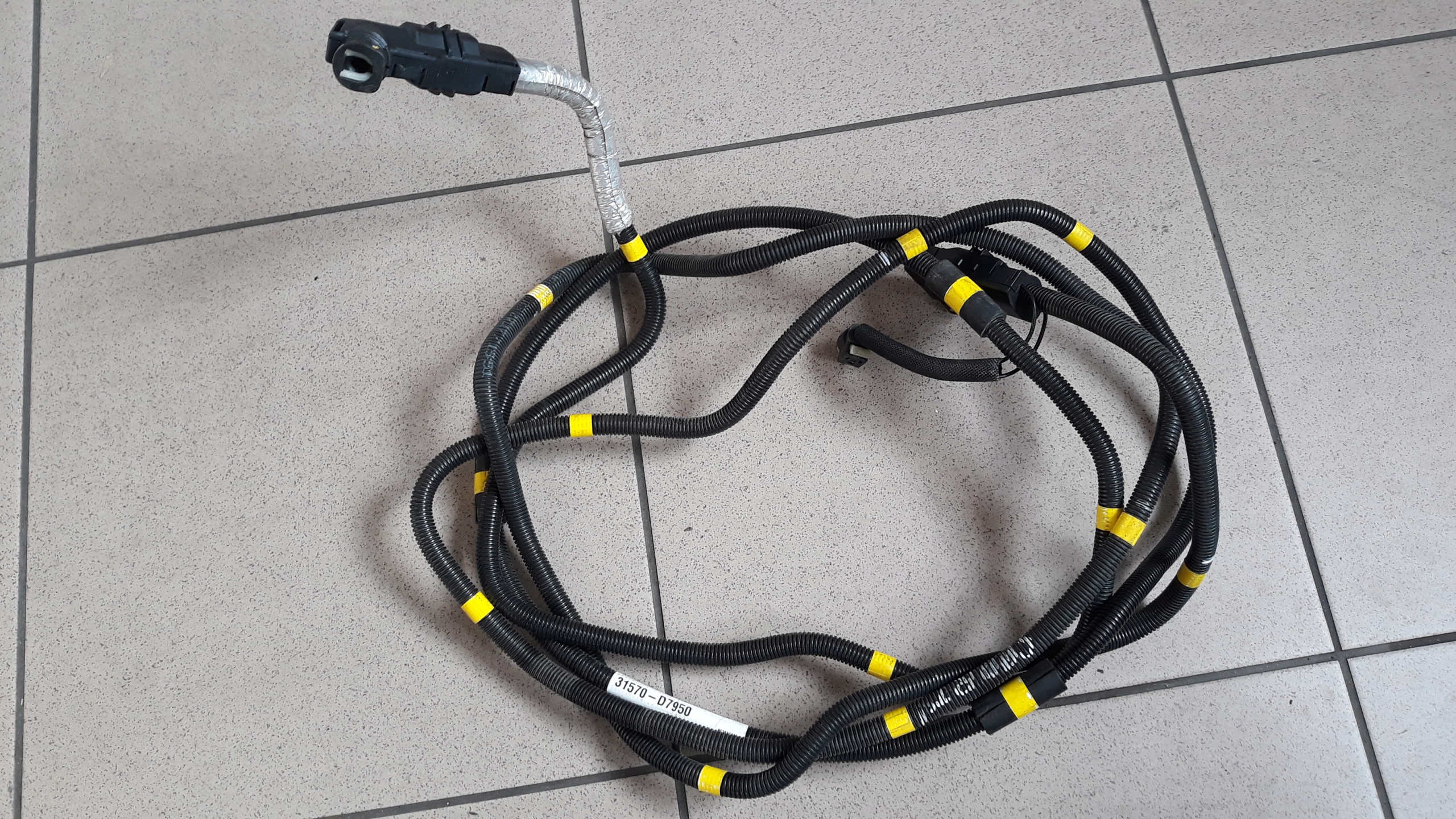 31570-D7900 31570-D7950 - KIA SPORTAGE IV LIFT 2.0 CRDI КАБЕЛЬ ADBLUE