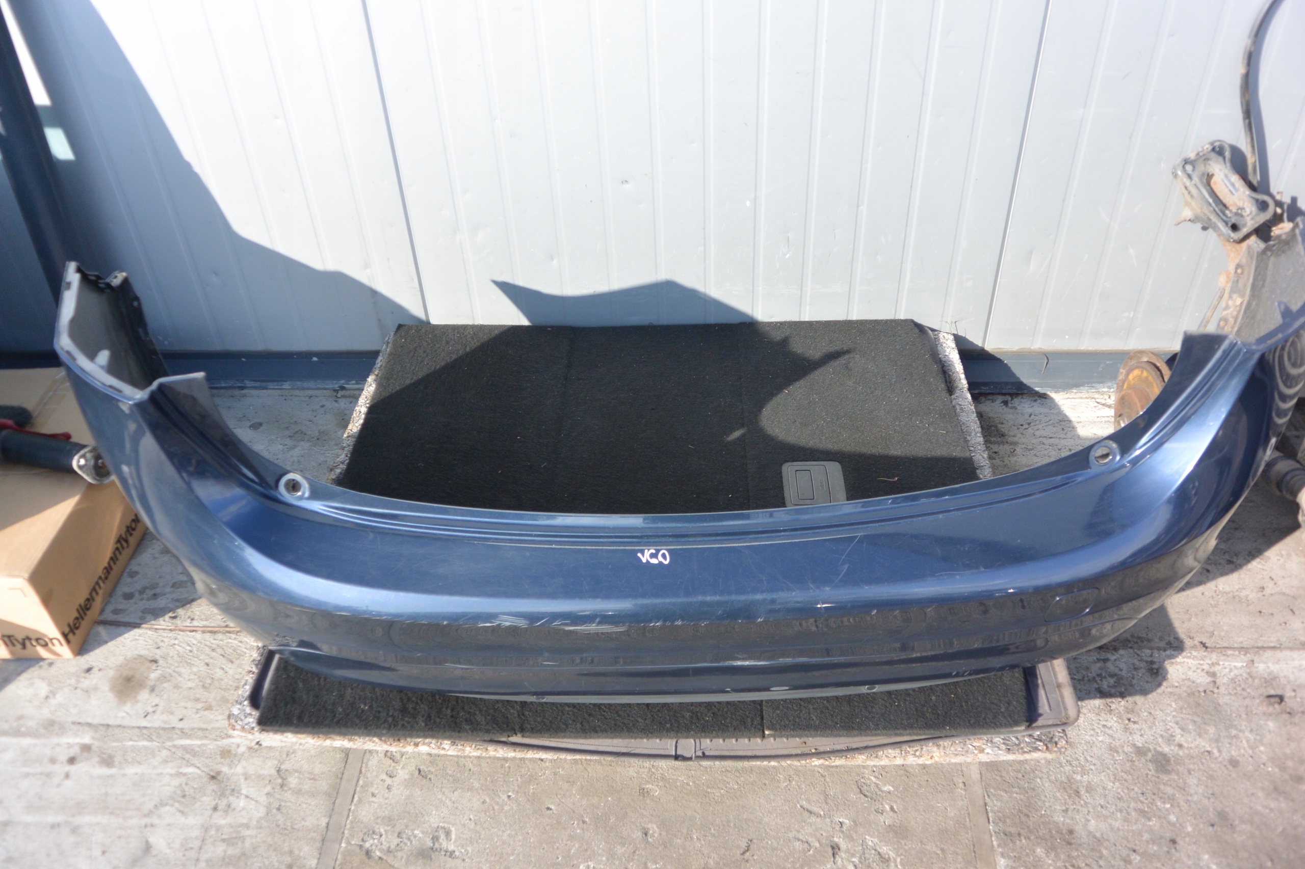 ZDERZAK TYŁ 498 CASPIAN BLUE PDC VOLVO V60 II LIFT Typ samochodu Samochody osobowe