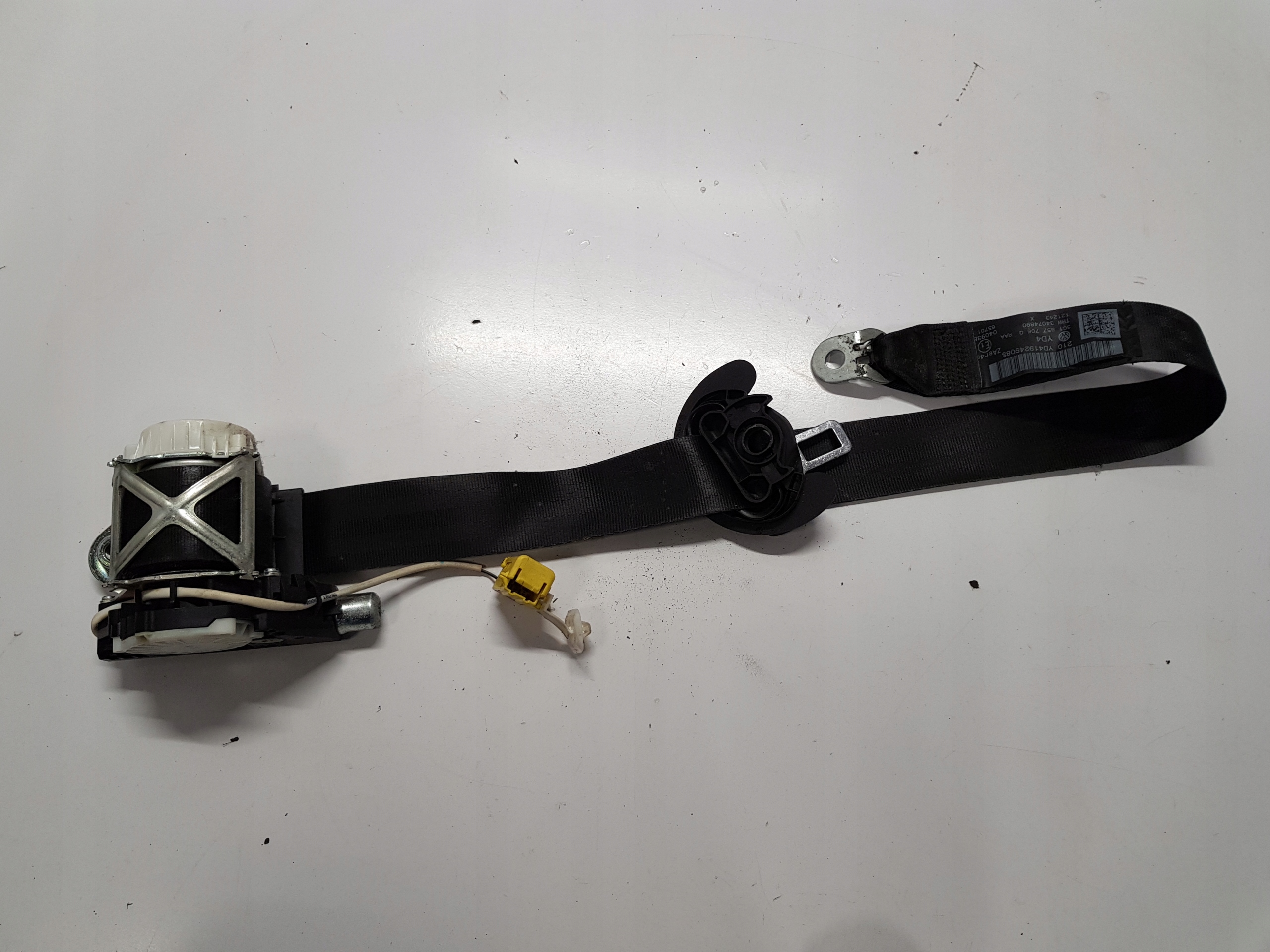 VW PASSAT CC PAS BEZPIECZENSTWA PRAWY PRZOD