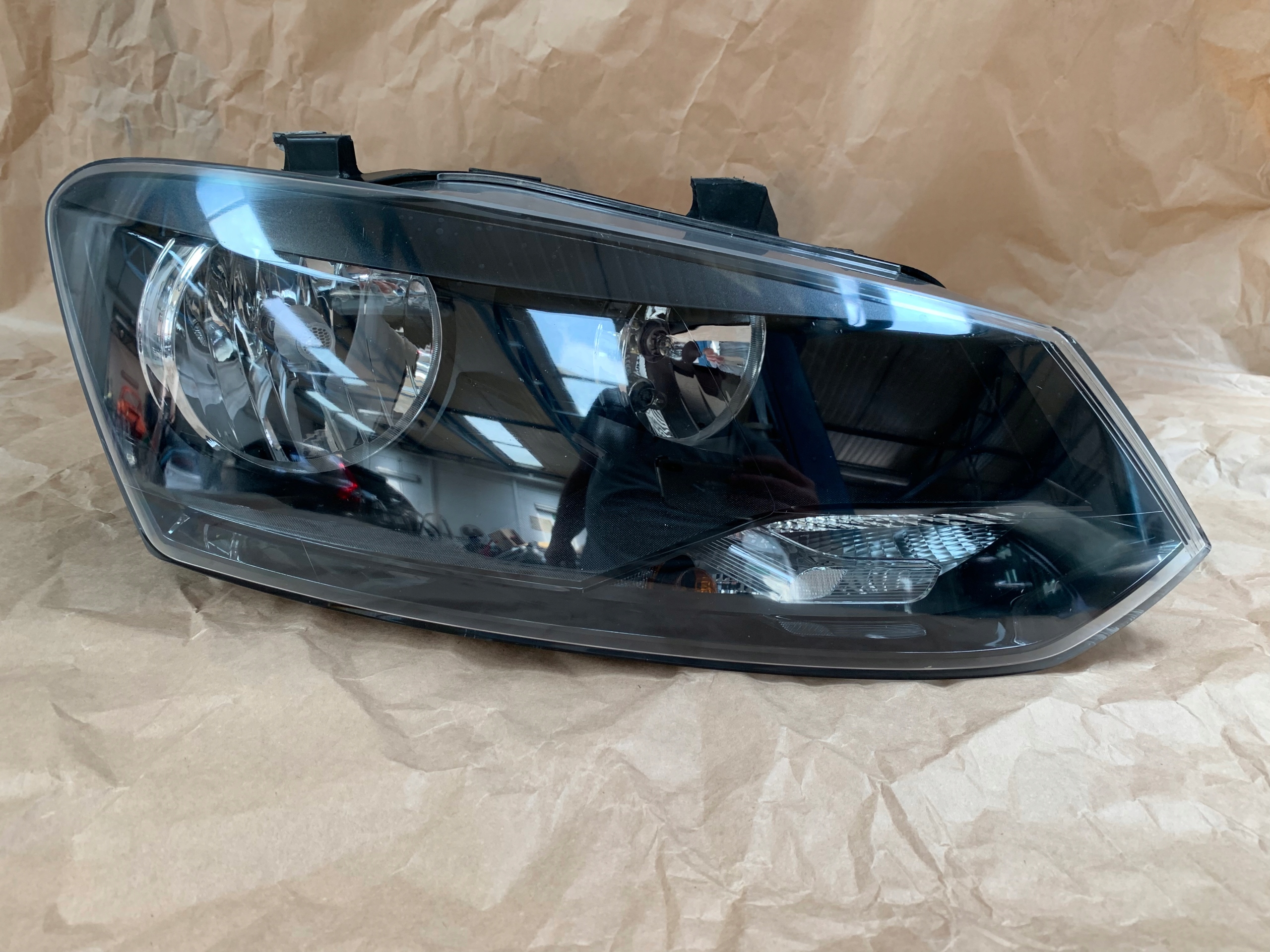 VW POLOr0 09-14 ПРАВА ПЕРЕДНЯ ФАРА