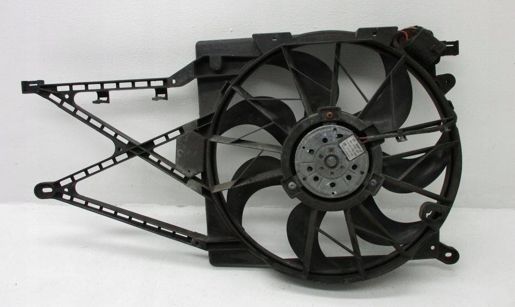 WENTYLATOR OPEL ASTRA G II 2.2 0130303888 24431826 Numer katalogowy części 9157707