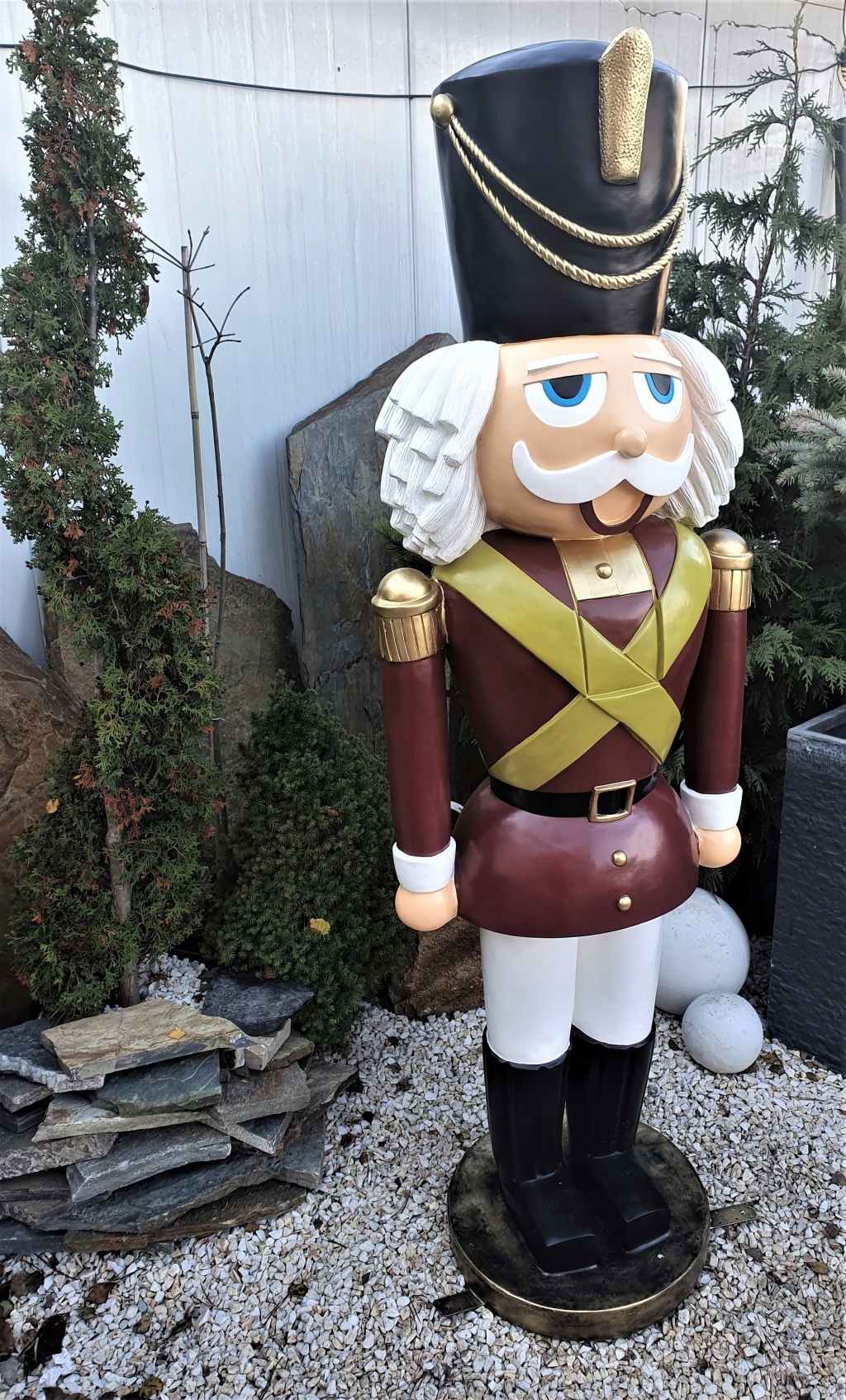 FIGURKA OGRODOWA - DZIADEK DO ORZECHÓW - XXL Rodzaj figurka