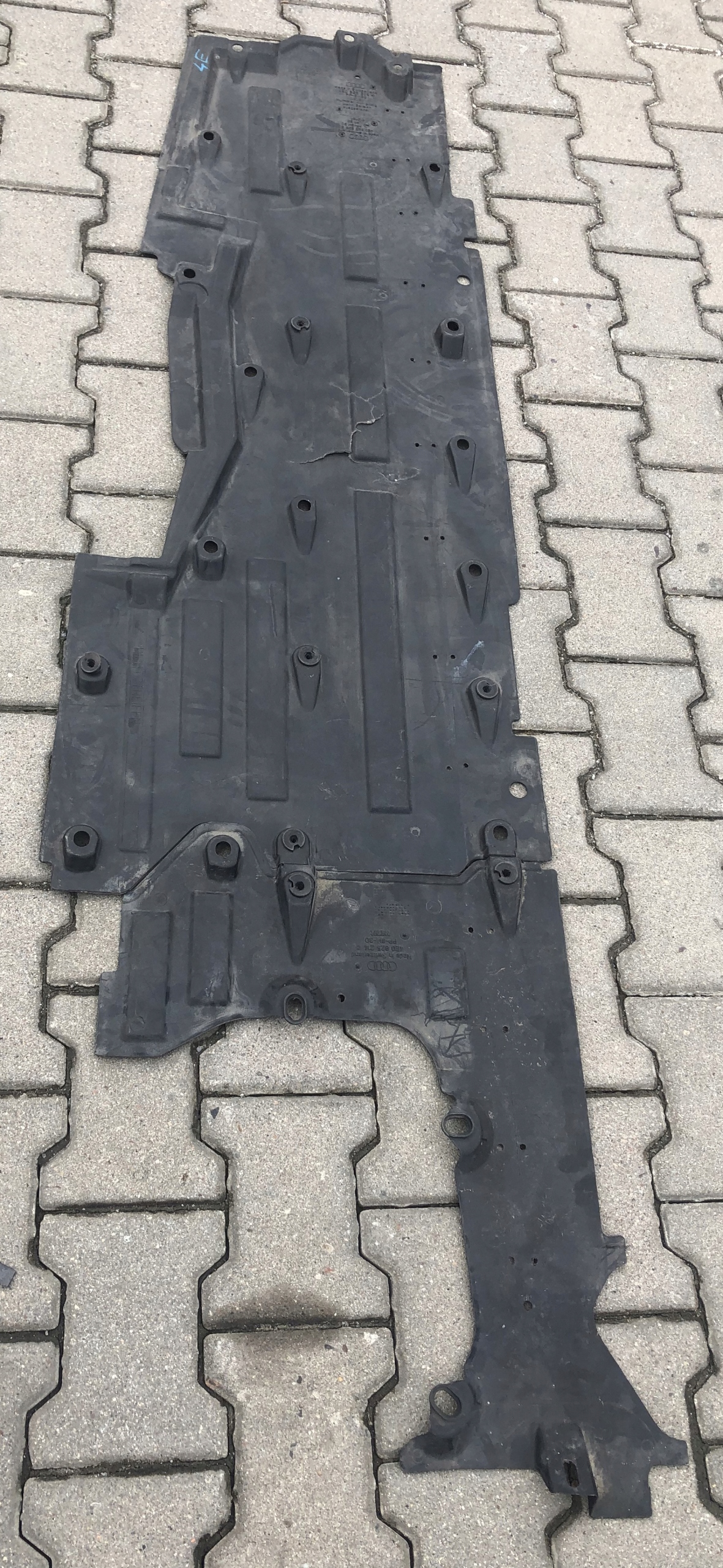 Audi A8 D3e защита снизу prawae0825206g