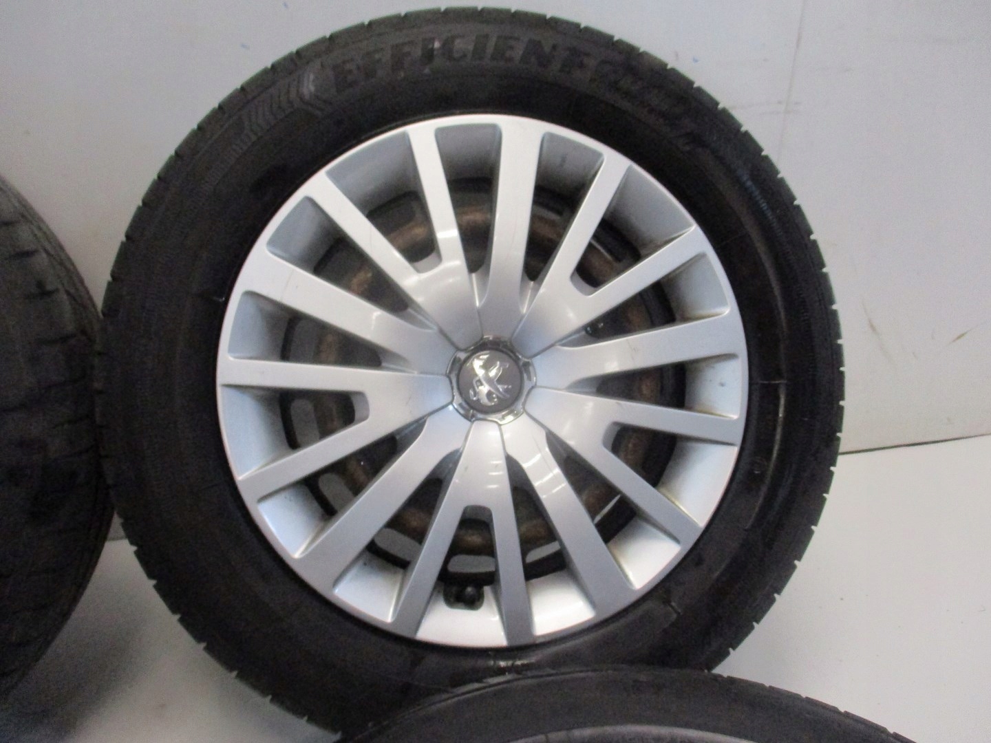 Koła felgi Opony STALOWE PEUGEOT 308 T9 R15 Rodzaj felg Stalowe