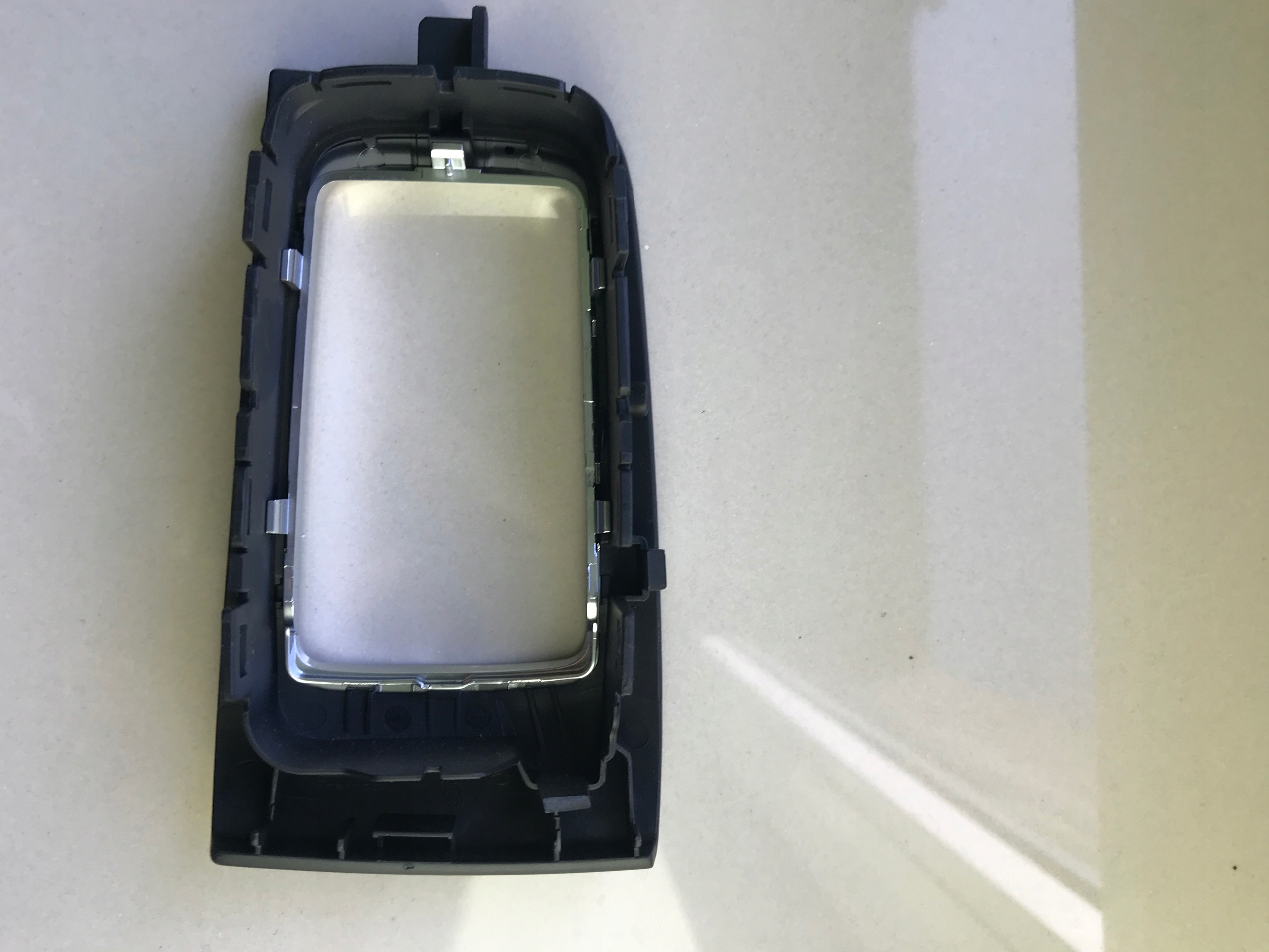 A2227301089 - Рамка сторона декор MERCEDES S W222 a2227300989