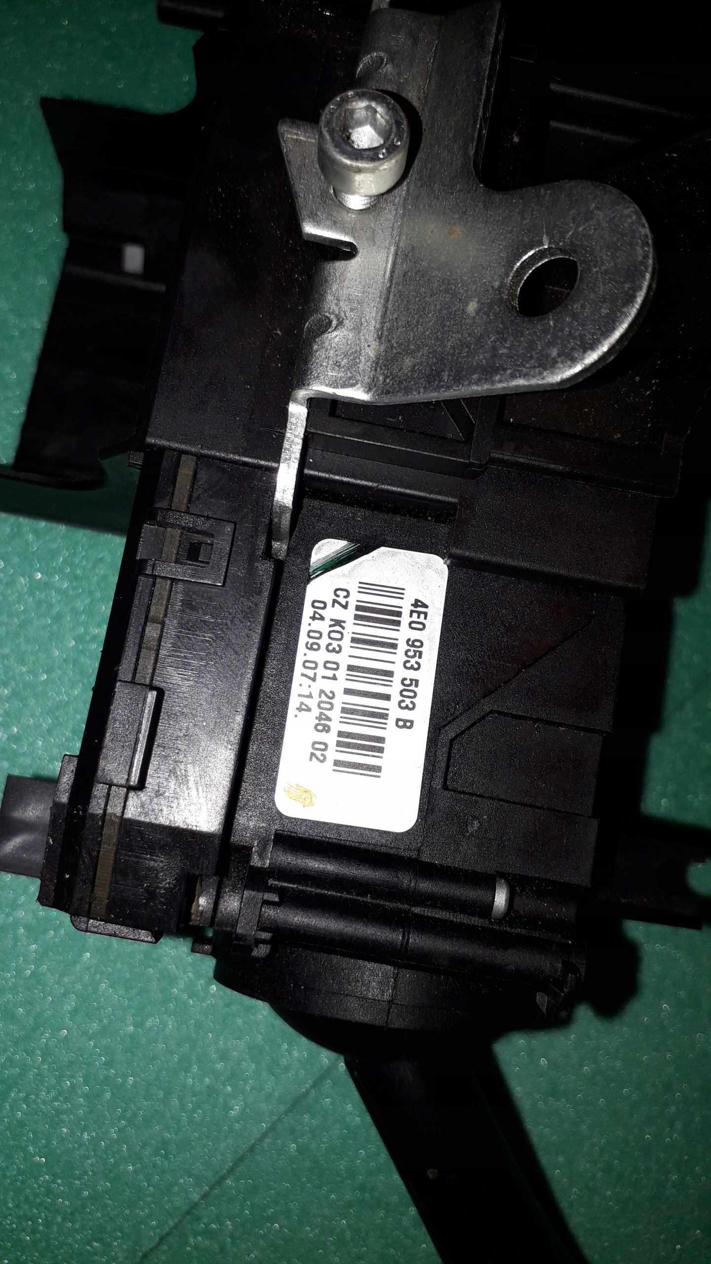 MANETKI PRZEŁĄCZNIKI KOMBAJN A6 C6 4F0953549D Q7 Funkcje kierunkowskazy światła tempomat wycieraczki