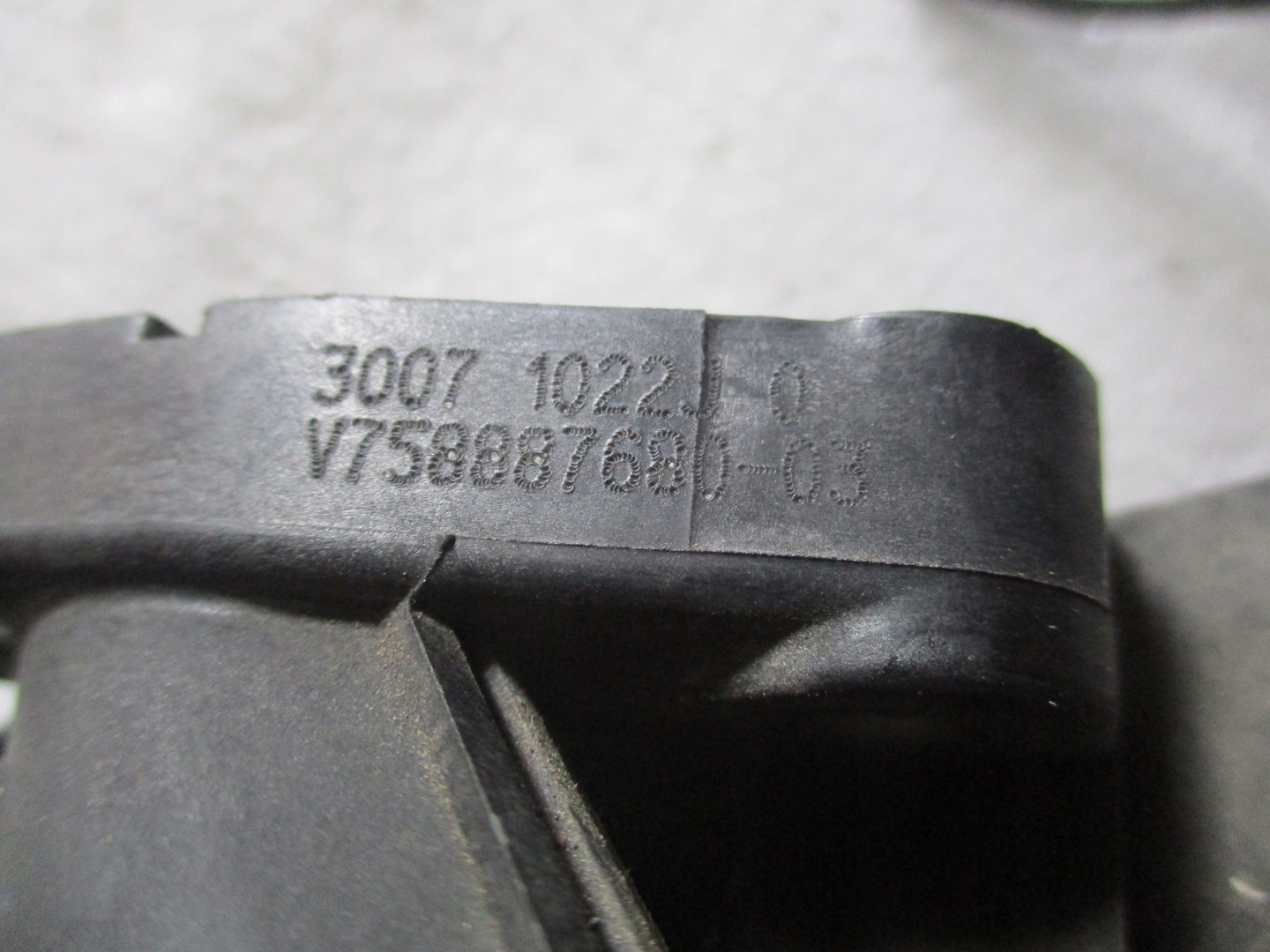 OBUDOWA TERMOSTAT 758887680 Typ samochodu Samochody osobowe