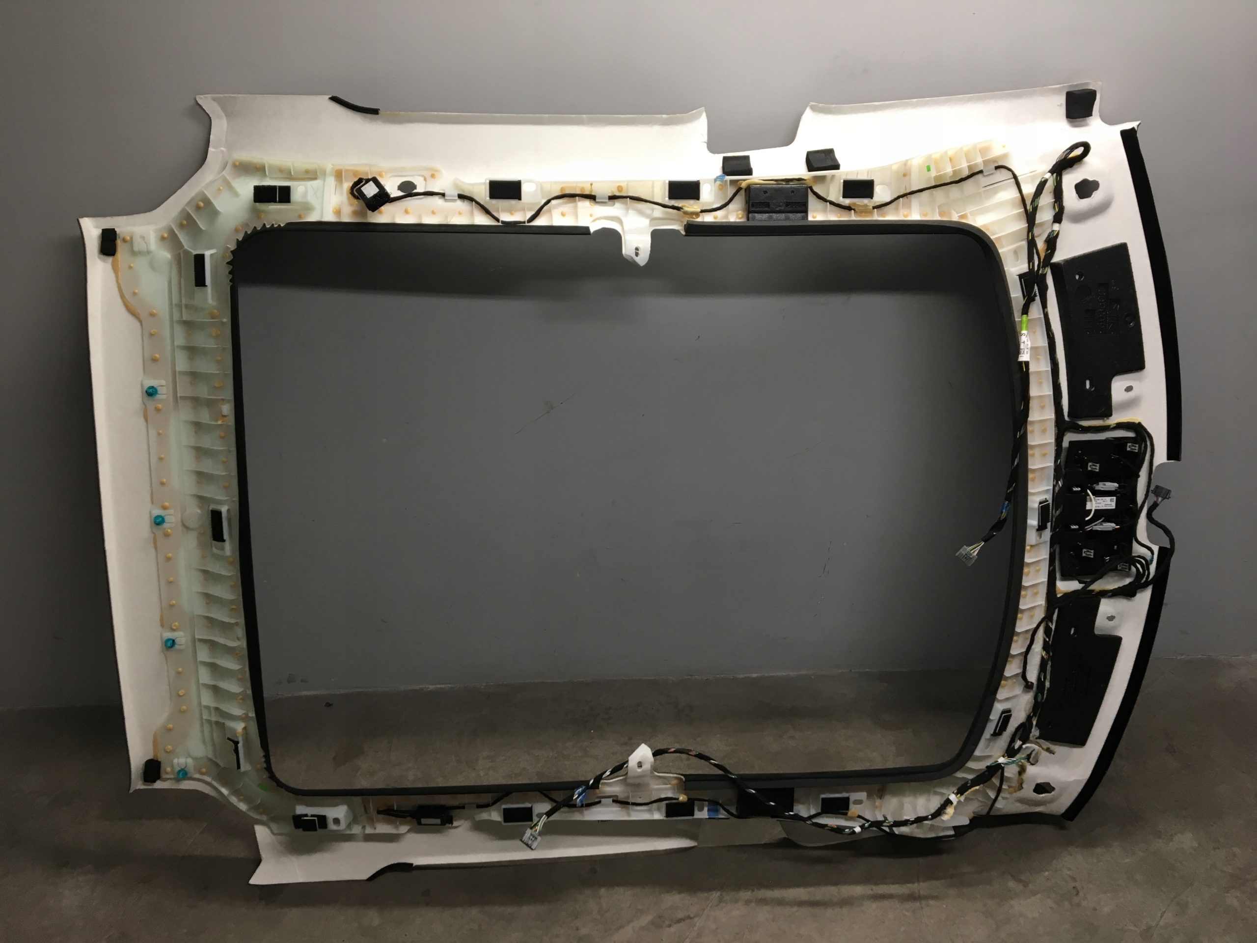 tesla s podsufitka panorama dach czarna alcantara Typ samochodu Samochody osobowe