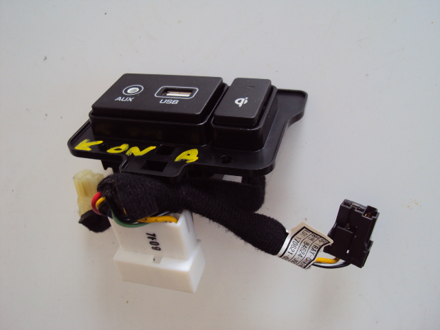 РОЗ'ЄМ AUX USB QI HYUNDAI KONA 1.0 ТБ 2018-