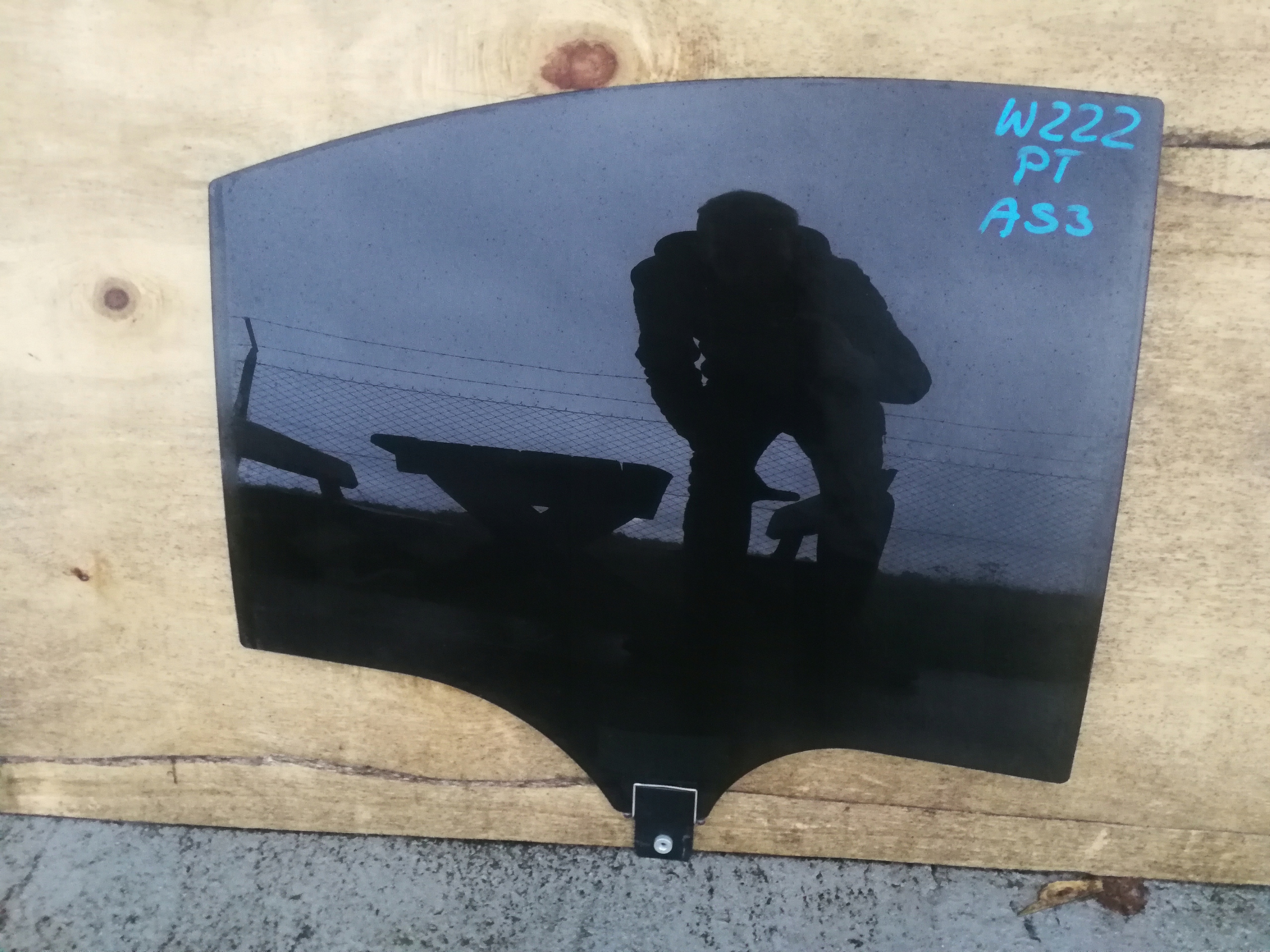 SZYBA BOCZNA DRZWI PRAWY TYL MERCEDES W222 AS3