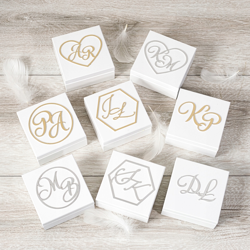 Pudełko na obrączki z lustrzanymi elementami-białe Kolor dominujący biały