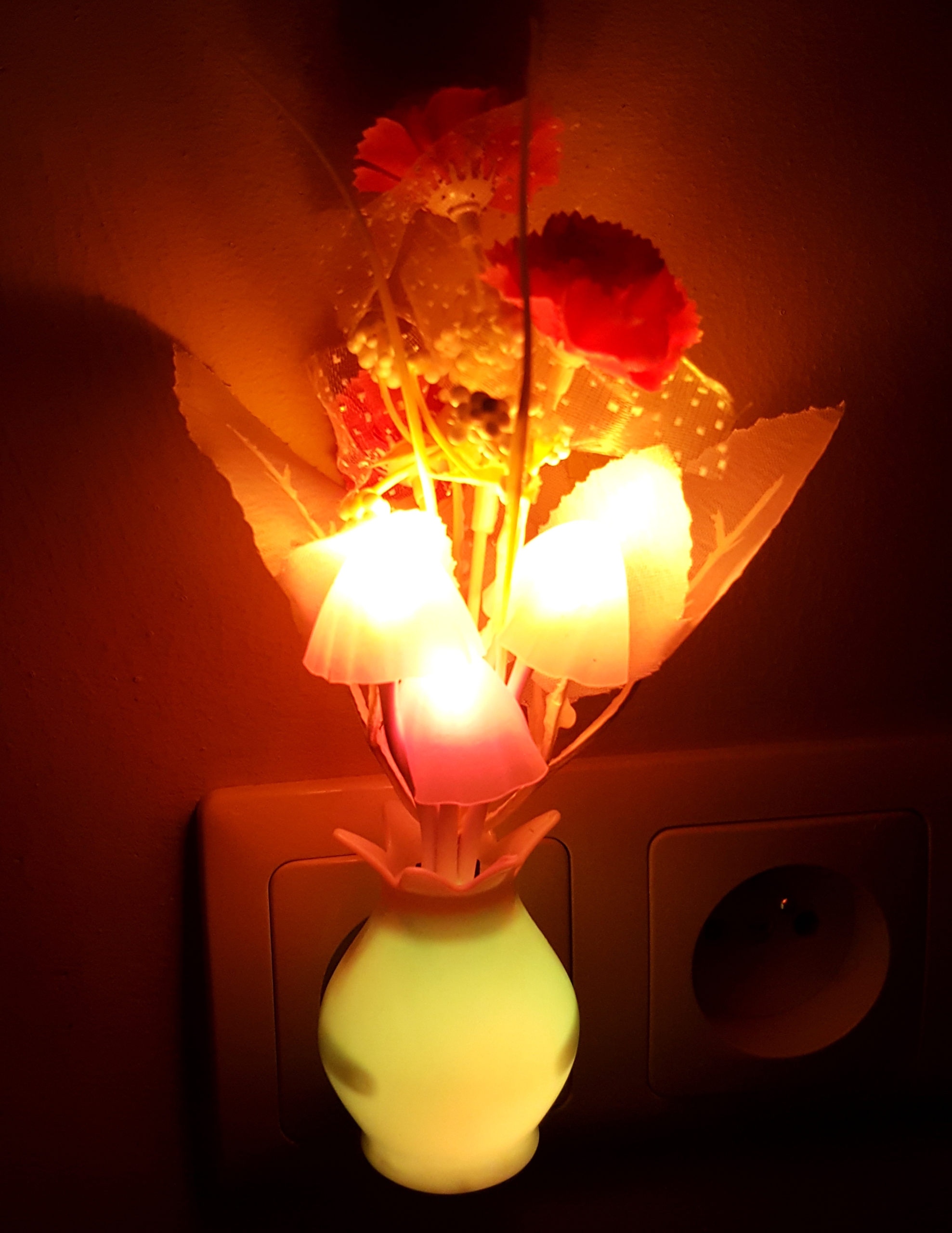 LAMPKA LED GRZYBKI GOŹDZIKI czujnik zmierzchu Kod producenta P1953