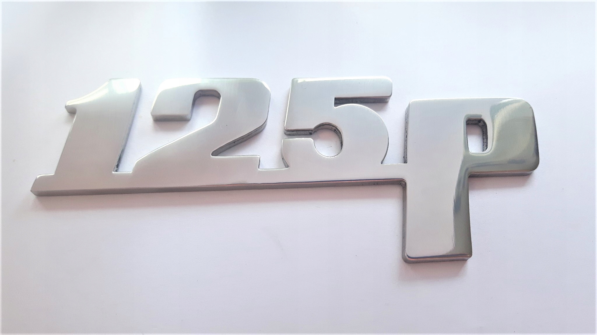 Emblemat znaczek Fiat 125 p Duźy FIAT śruby