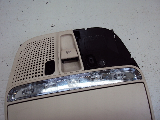 LAMPKA OŚWIETLENIE KABINY MERCEDES C-KLASA W205 Producent części Mercedes-Benz OE