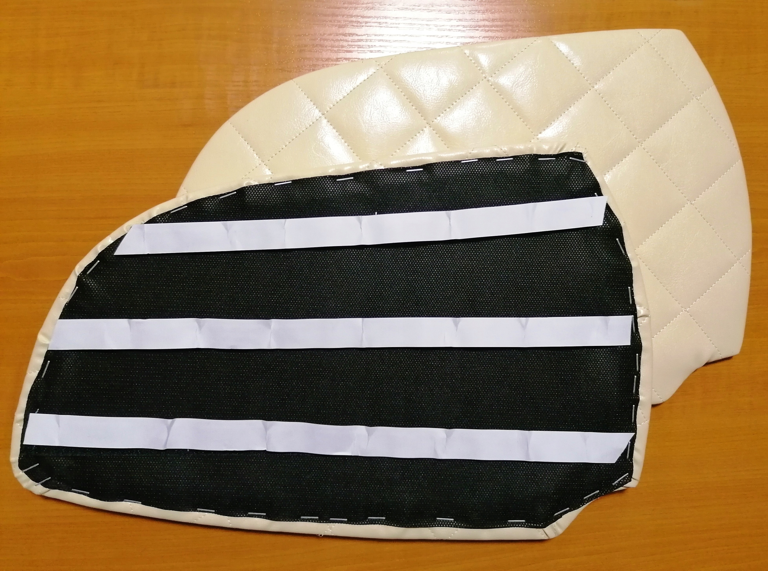 TAPICERKA BOCZKI DRZWI PIKOWANE SCANIA R BEŻOWA Typ samochodu Samochody ciężarowe