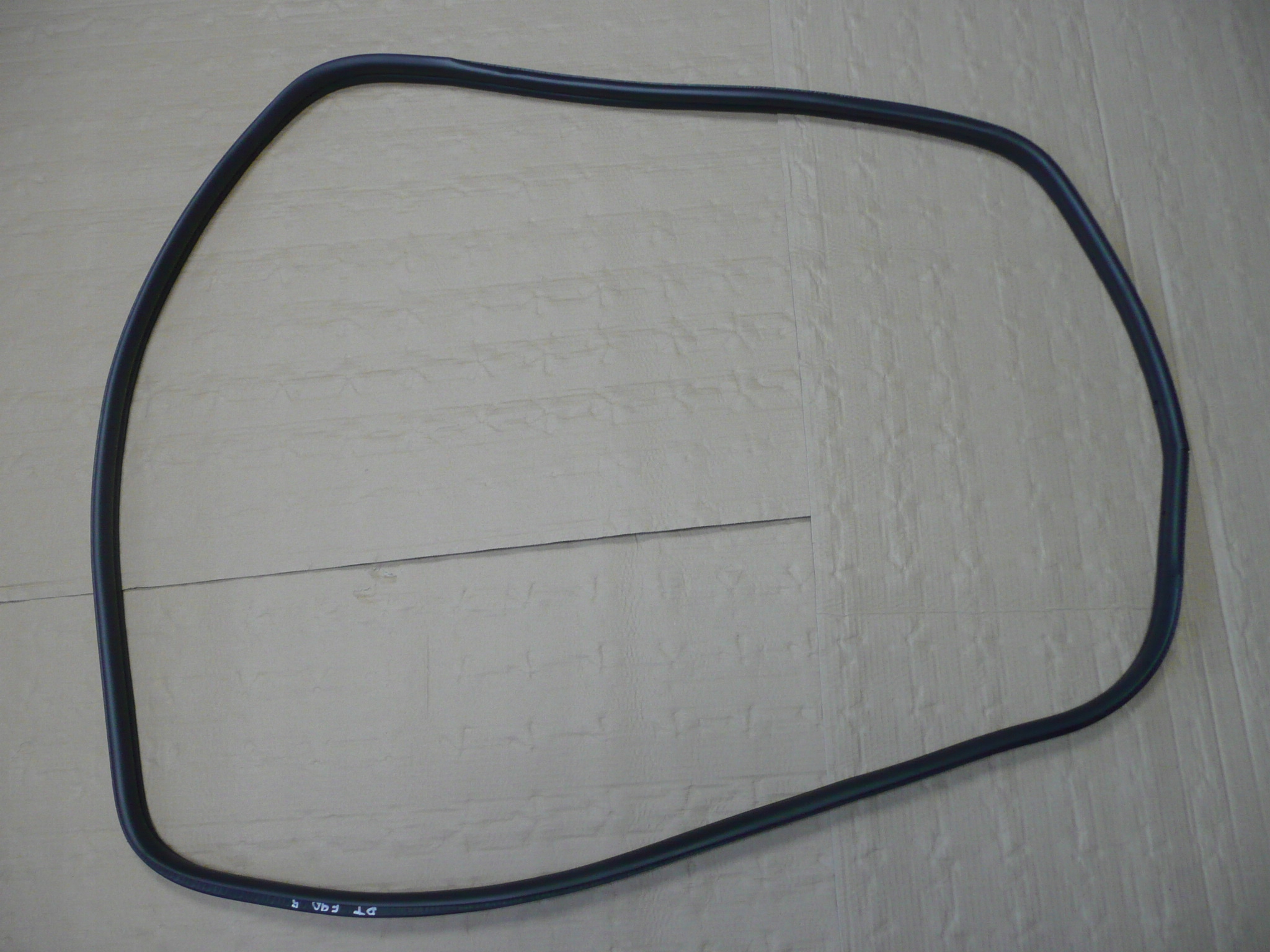 Bmw E90 uszczelka drzwi prawa lewa tył 4871440