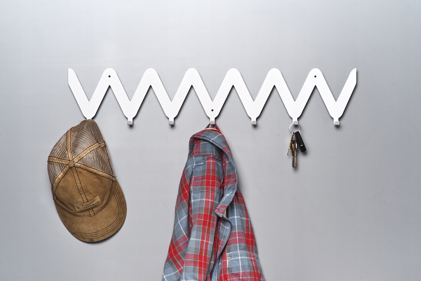 

Zyg Zag #2 łagodny Biały Wieszak na ubrania 68cm