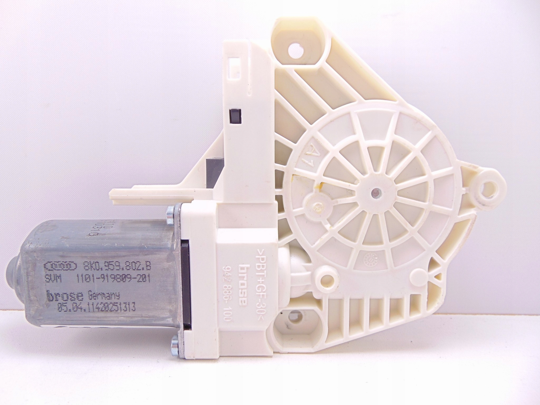 8K0959802B SILNICZEK PODNOŚNIK SZYBY VW AUDI SEAT Producent części Volkswagen OE