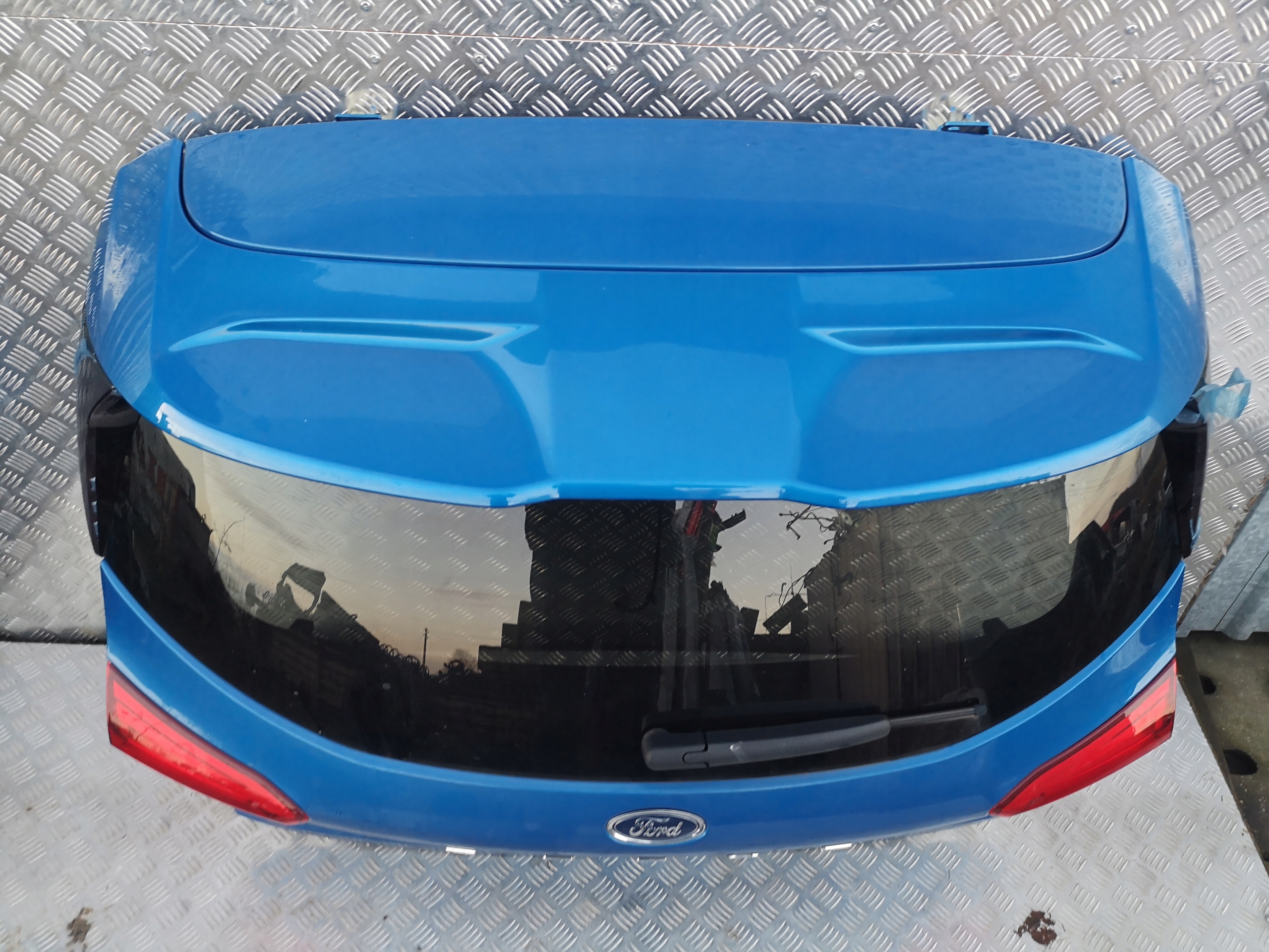 FORD FOCUS MK4 ST-LINE HATCHBACK KLAPA BAGAŻNIKA Kolor niebieski