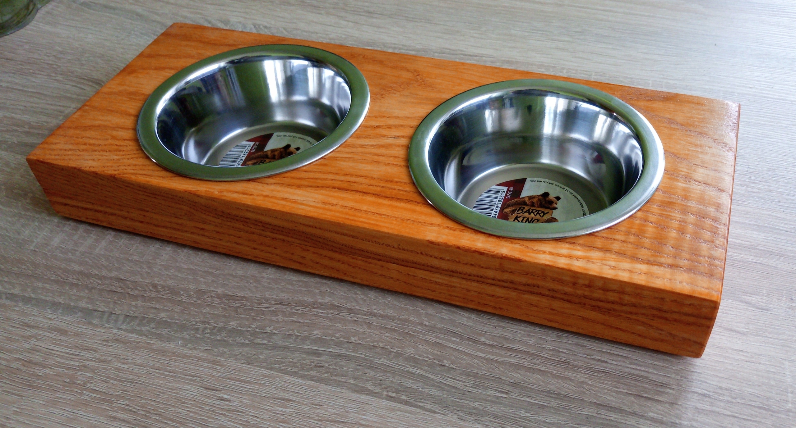 

Stojak na miski dla kota z drewna jesionowego