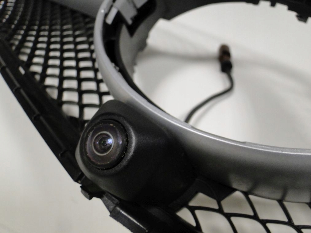 MERCEDES E KLASA 207 GRILL AMG ATRAPA KAMERA W207 Producent części Mercedes-Benz OE