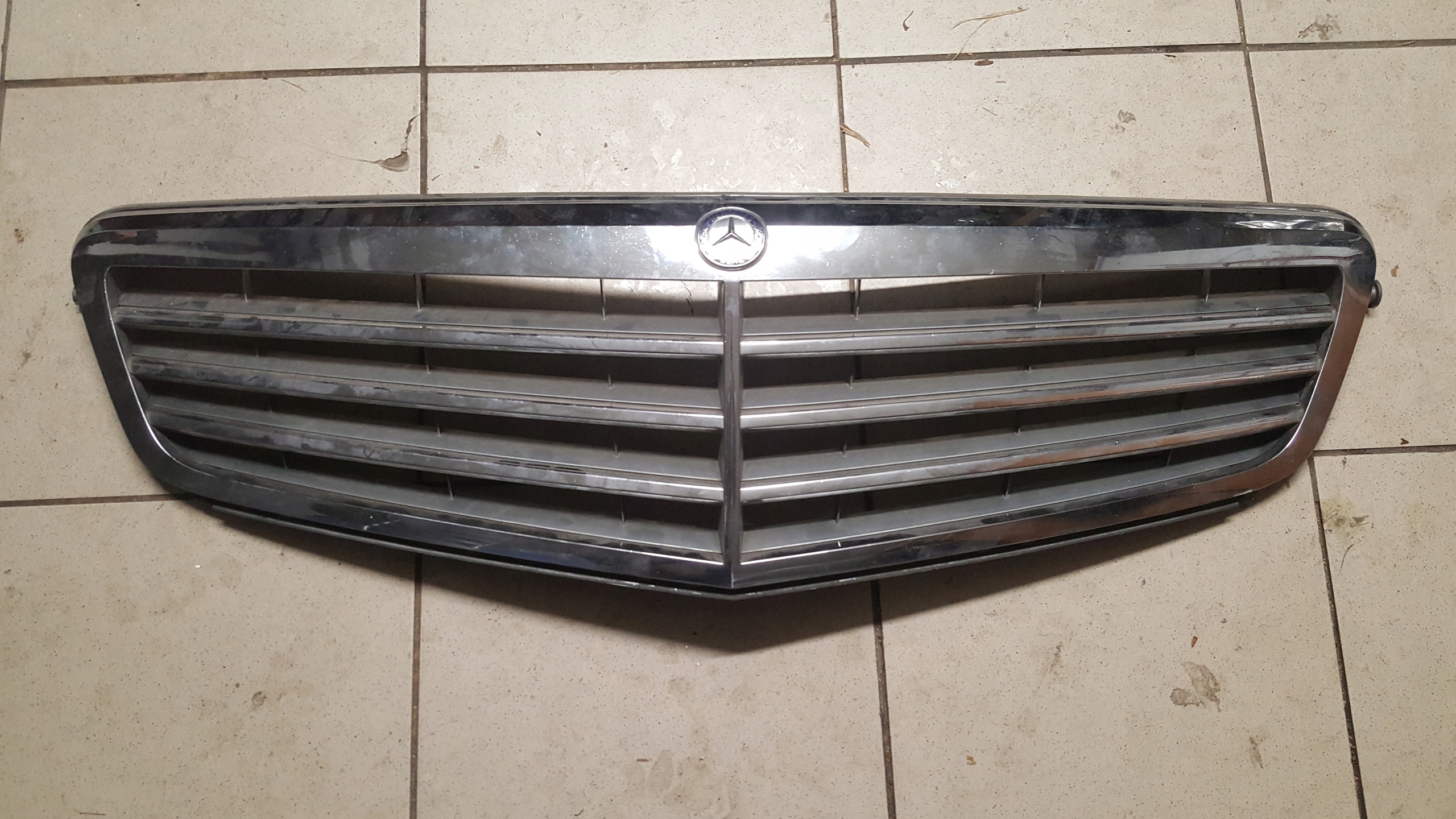 MERCEDES в 204 C класс решетка радиатора
