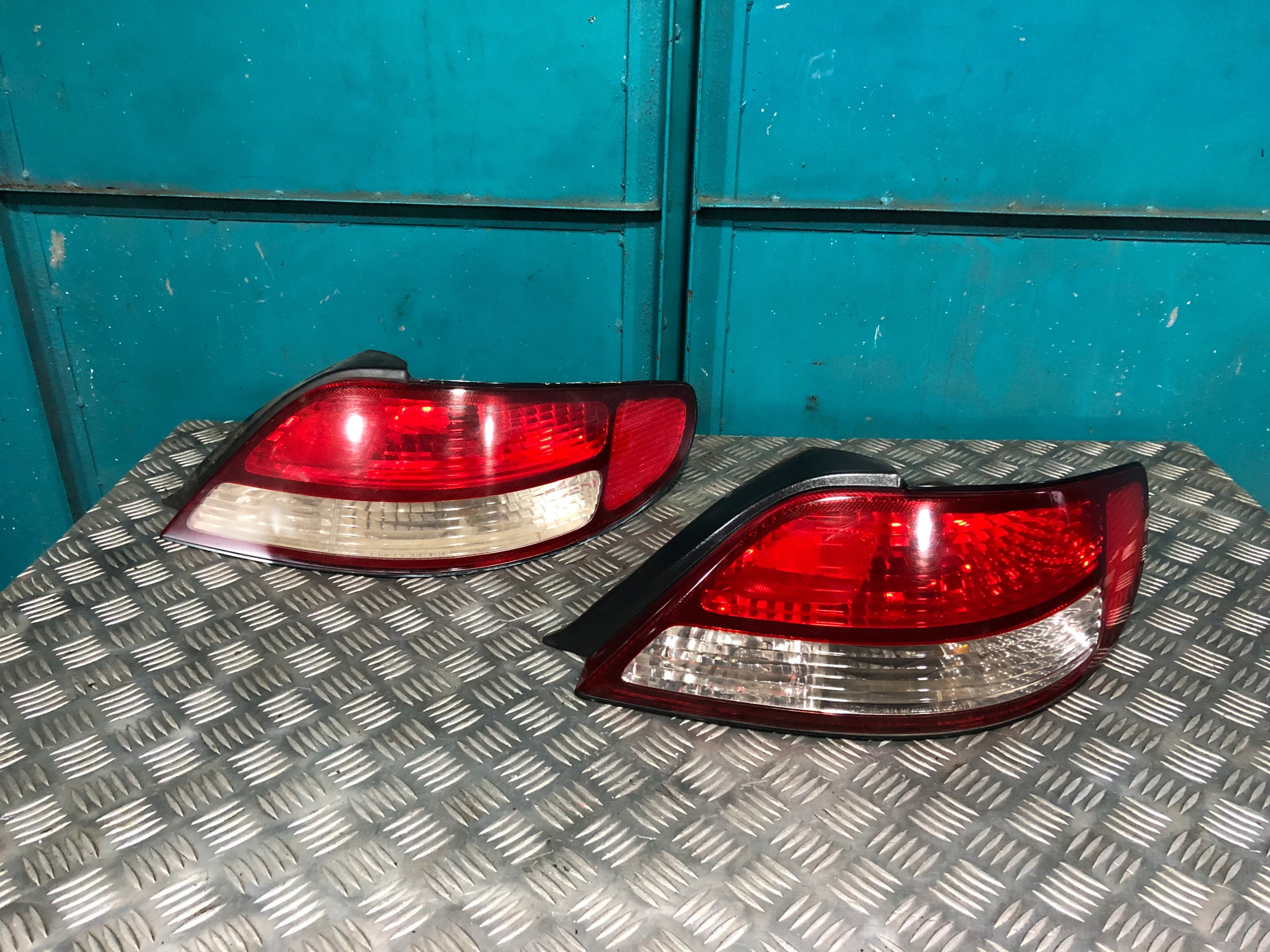 TOYOTA SOLARA 98-04 LAMPA PRAWY TYŁ PRAWA TYLNA