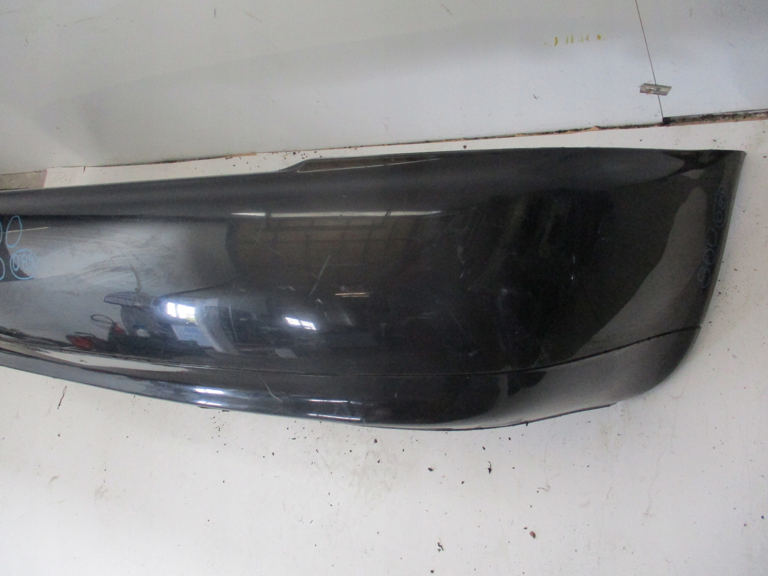 lökhárító AUDI A4 8D0 erösítés far hátsó