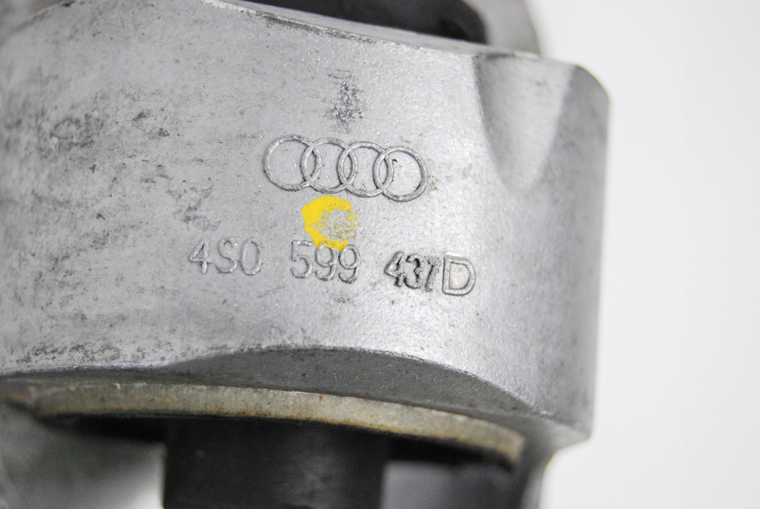 Различное крепление Audi R8 4s0599437d