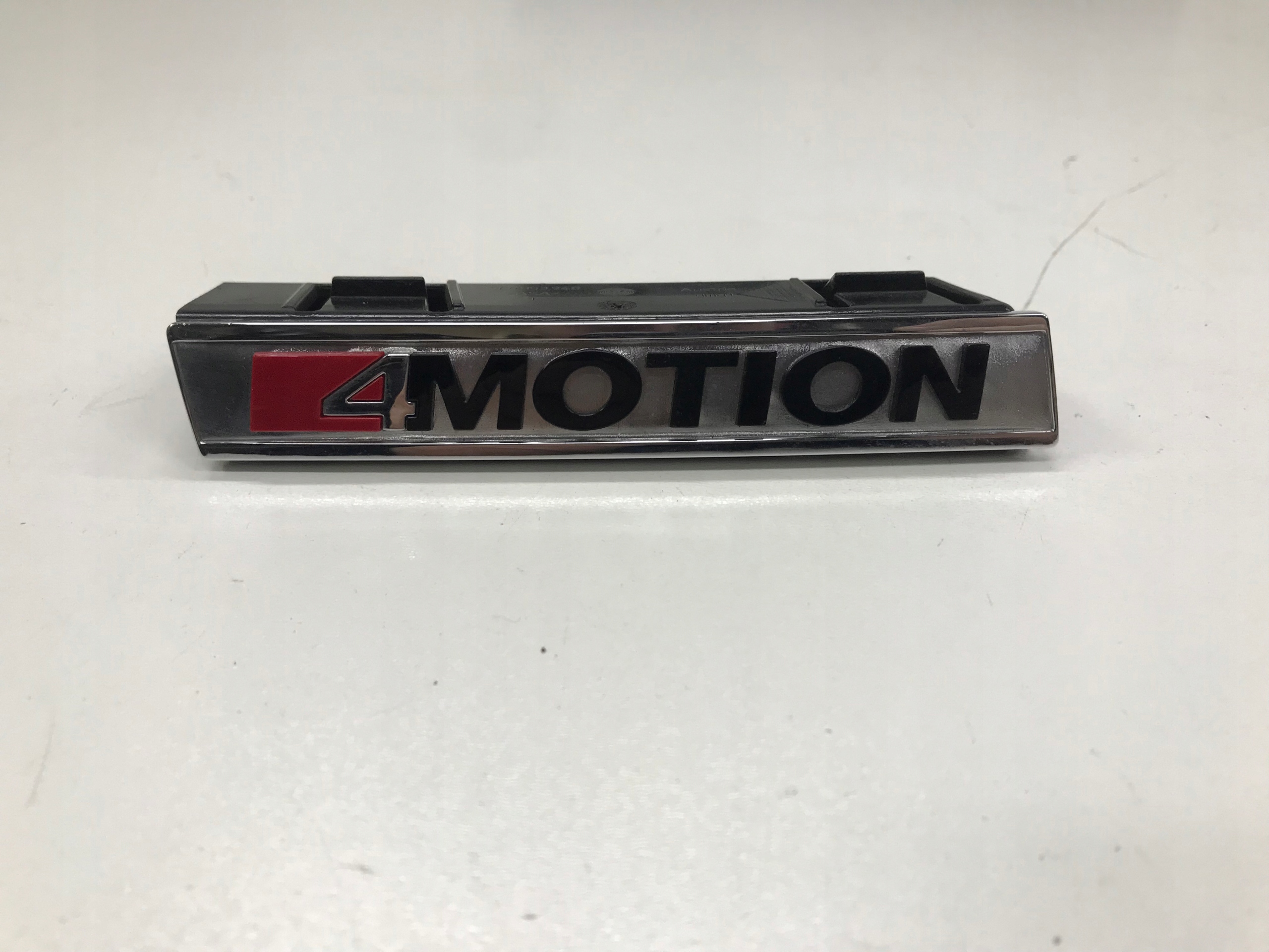 VW CRAFTER II EMBLEMAT GRILLA 4MOTION 7C0853948