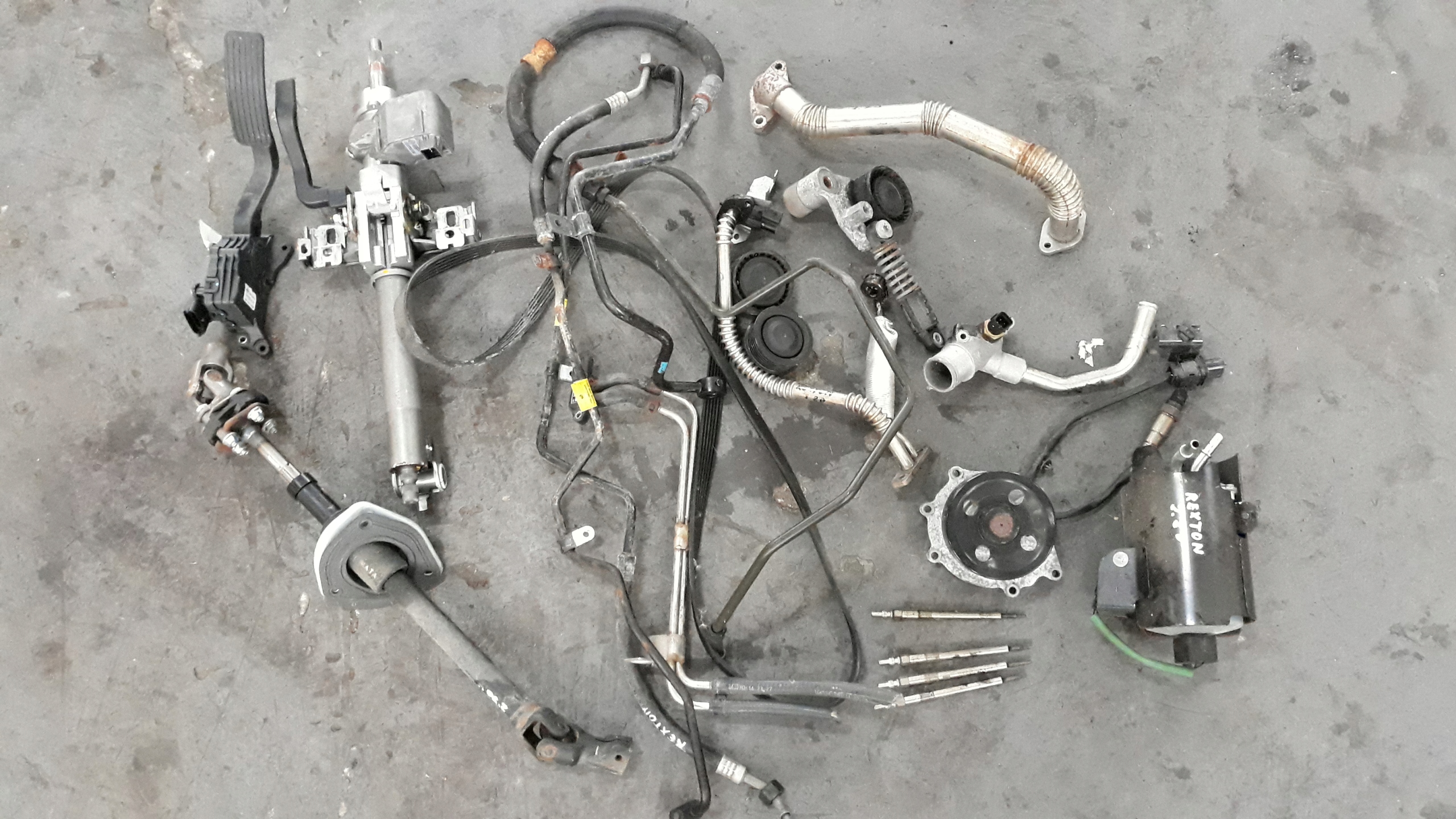 SSANGYONG REXTON G4 IV 2017 POMPA WODY PALIWA