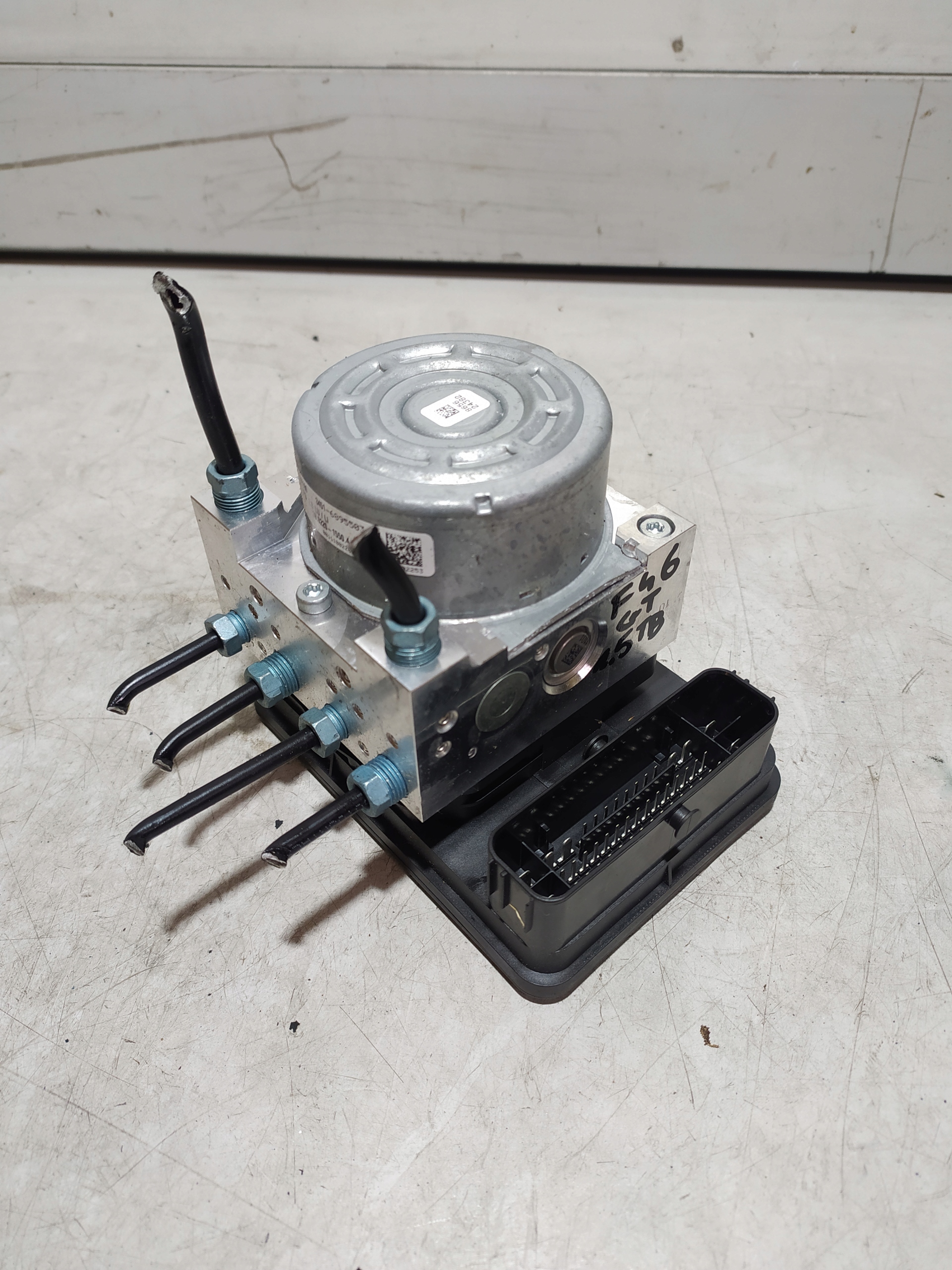 1 - BMW 2 F46 насос БУ ABS 6895503