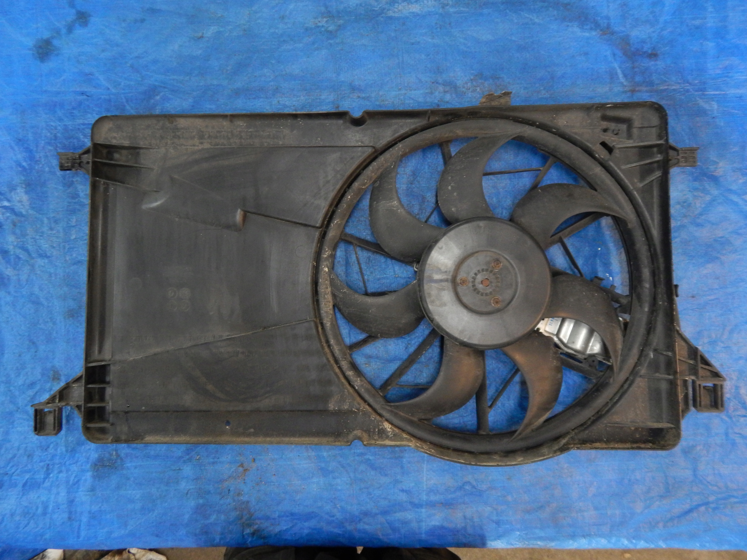 OBUDOWA WENTYLATOR CHŁODNICY MODUŁ FOCUS MK2 LIFT Producent części Ford OE