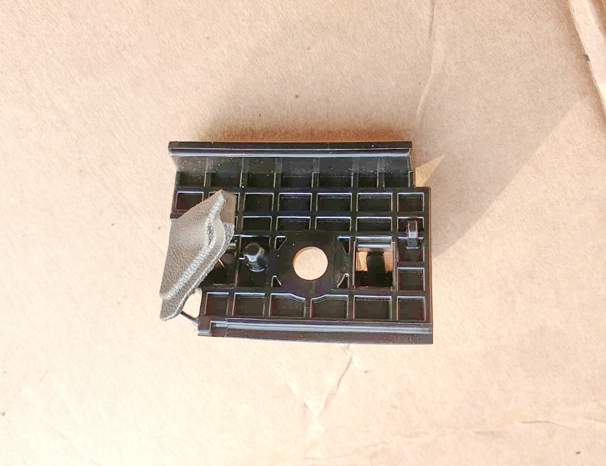 TESLA 3 ŚLIZG MOCOWANIE ZDERZAKA LEWY LEWE