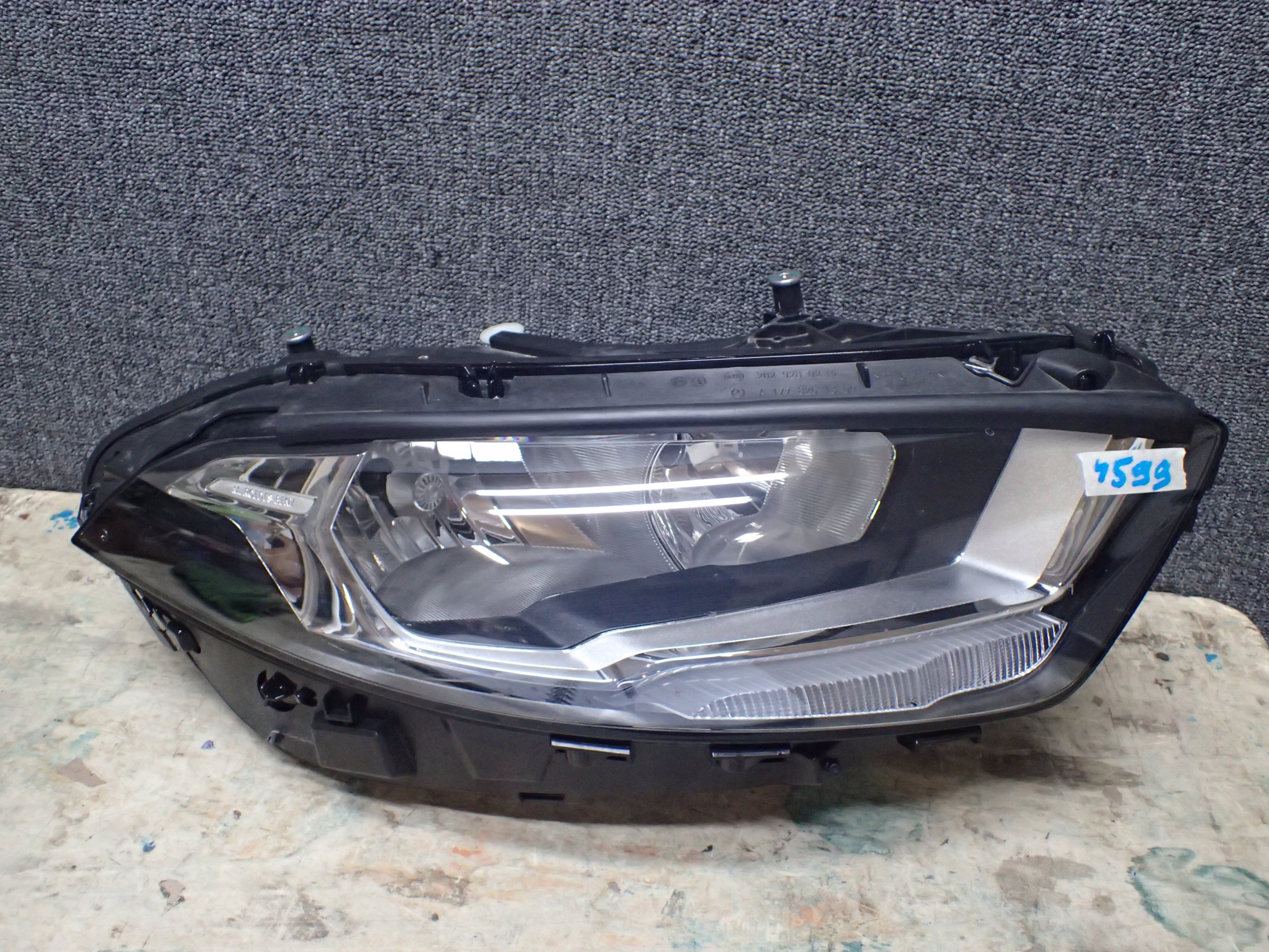 LIGHT FRONT RIGHT MERCEDES A KLASA W177
