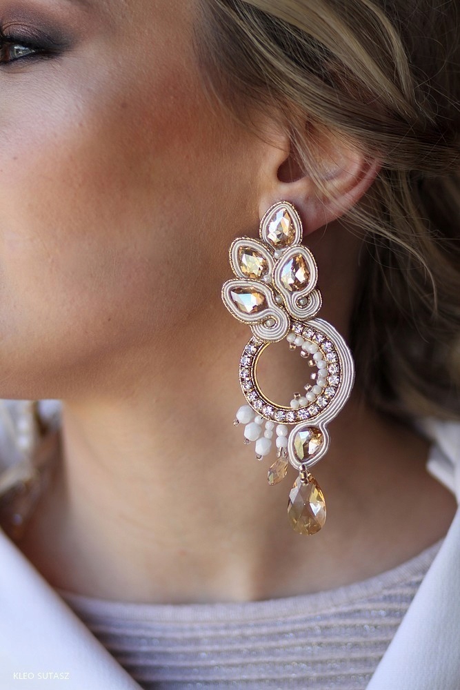 PIĘKNE KOLCZYKI ŚLUBNE SZAMPANOWE ZŁOTE ECRU 11 CM Kamień Kryształ